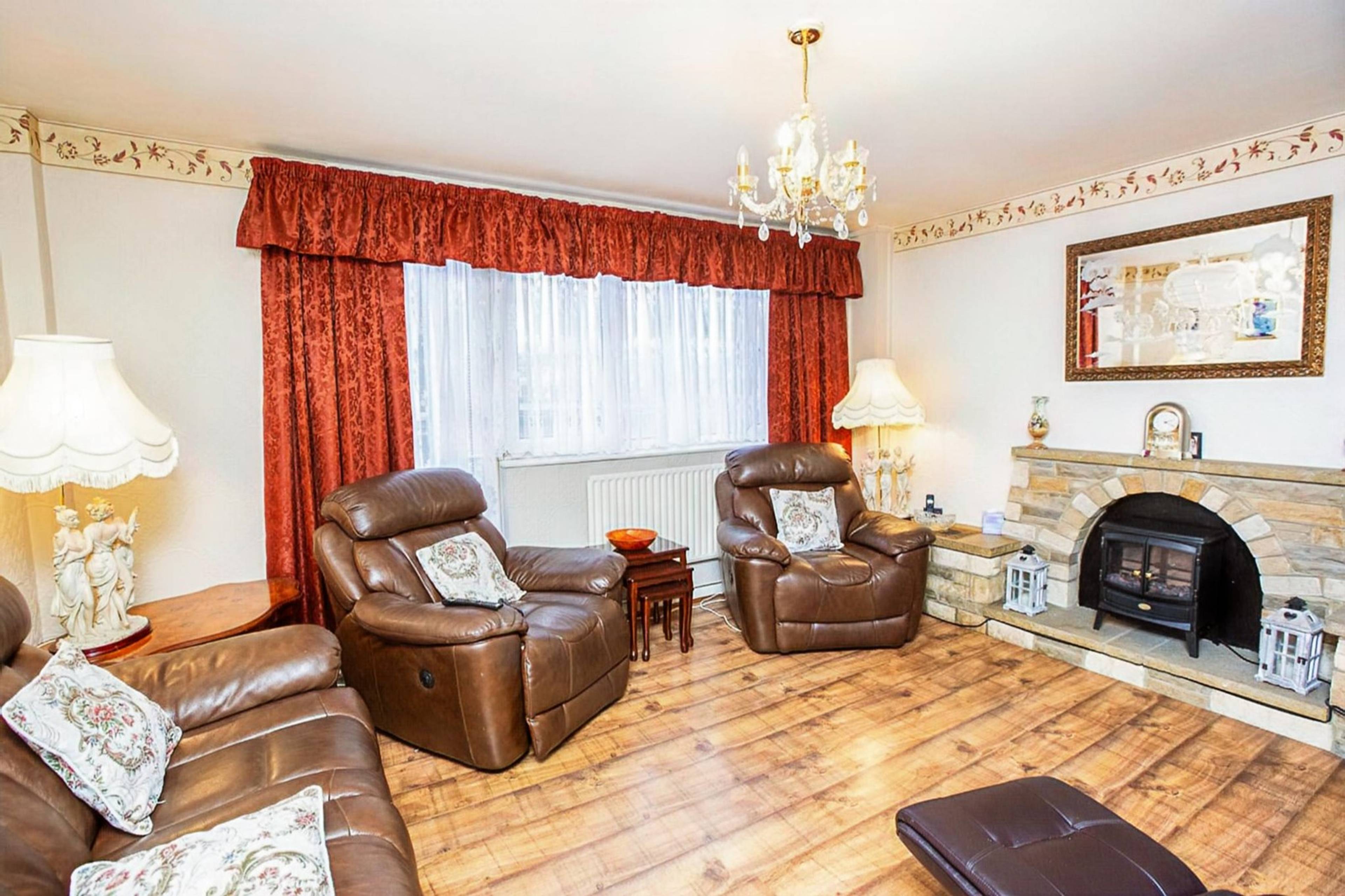Lounge/Dining Room
