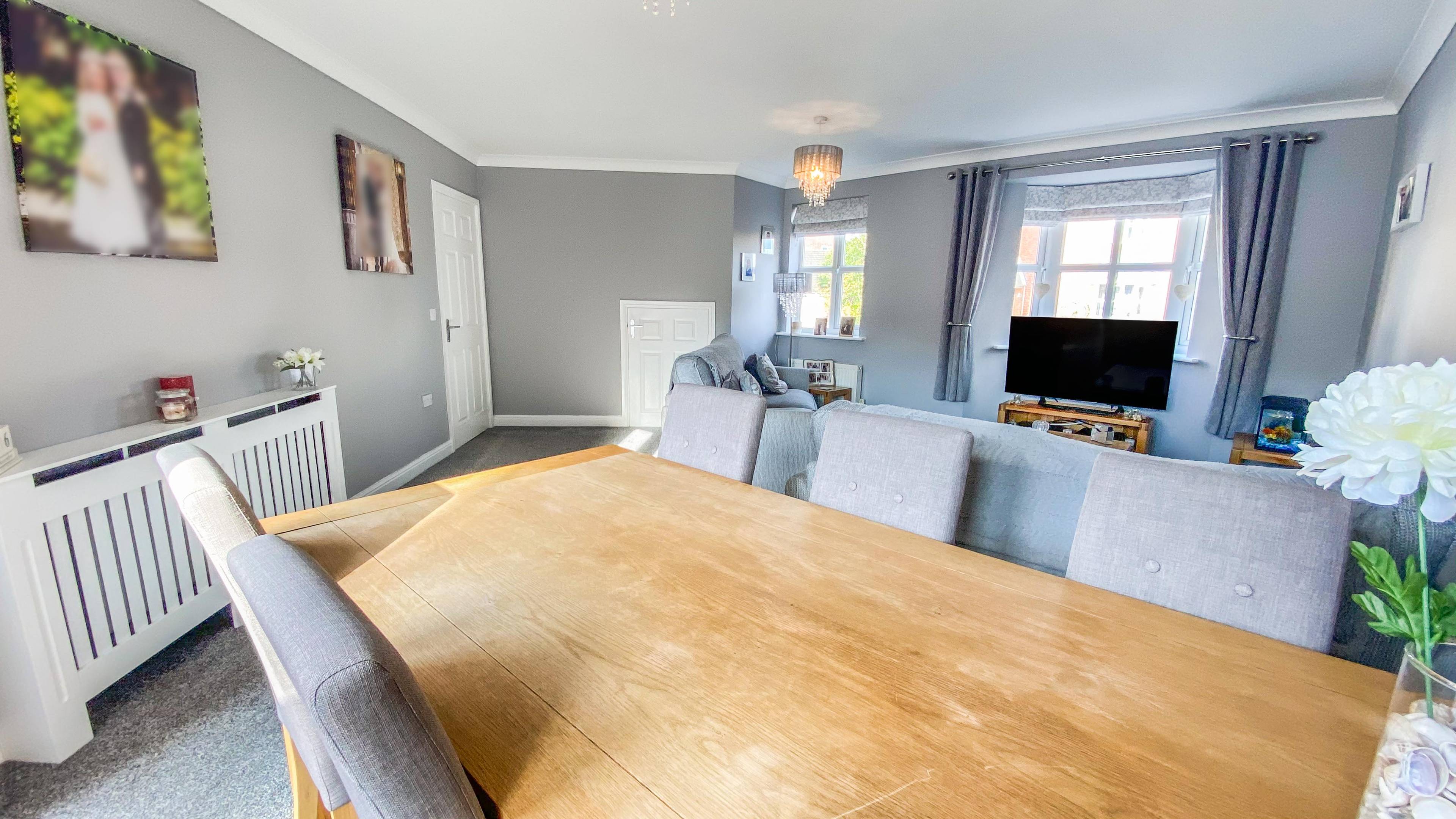 Lounge/Dining Room