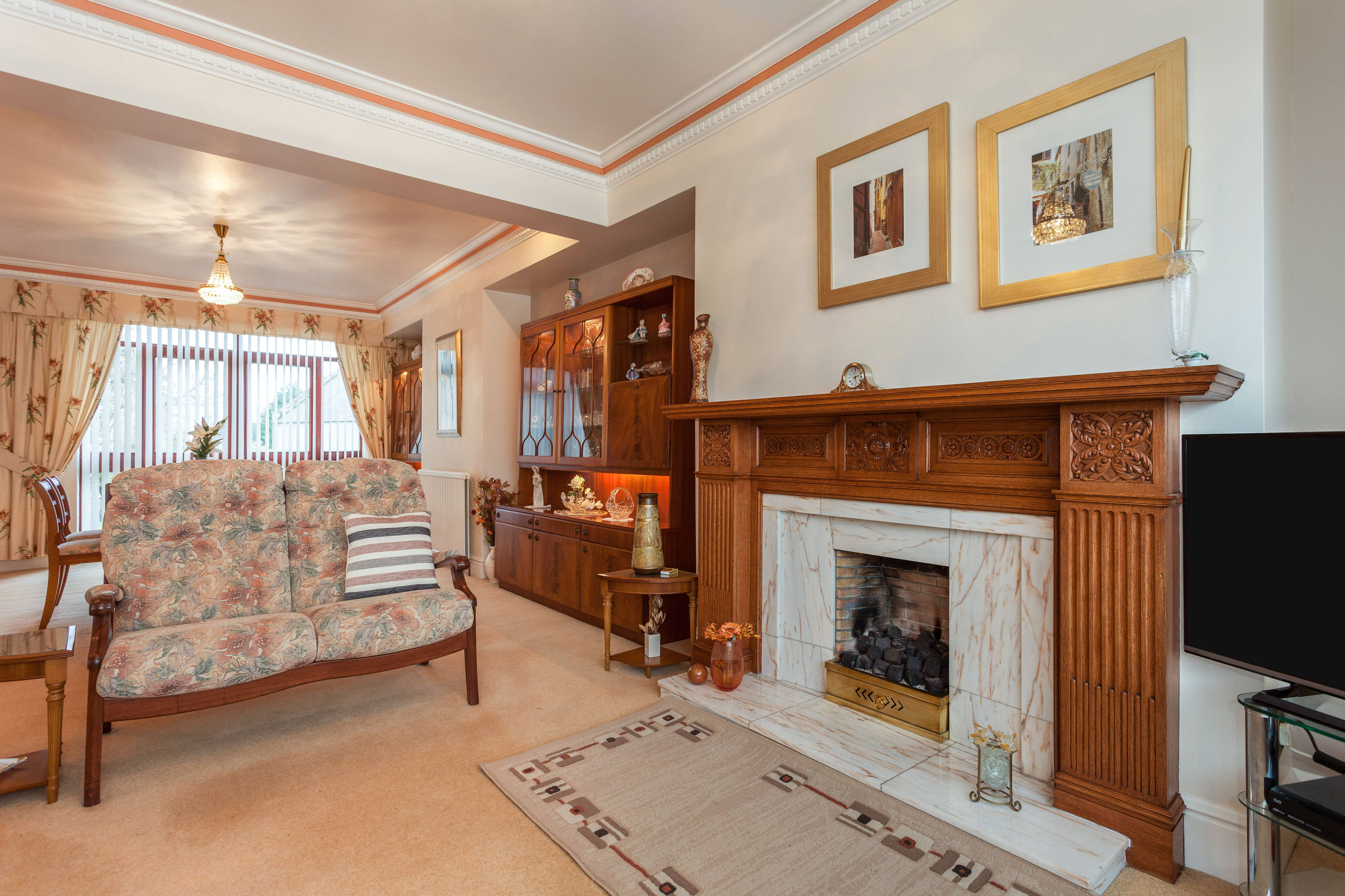 Lounge/Dining Room