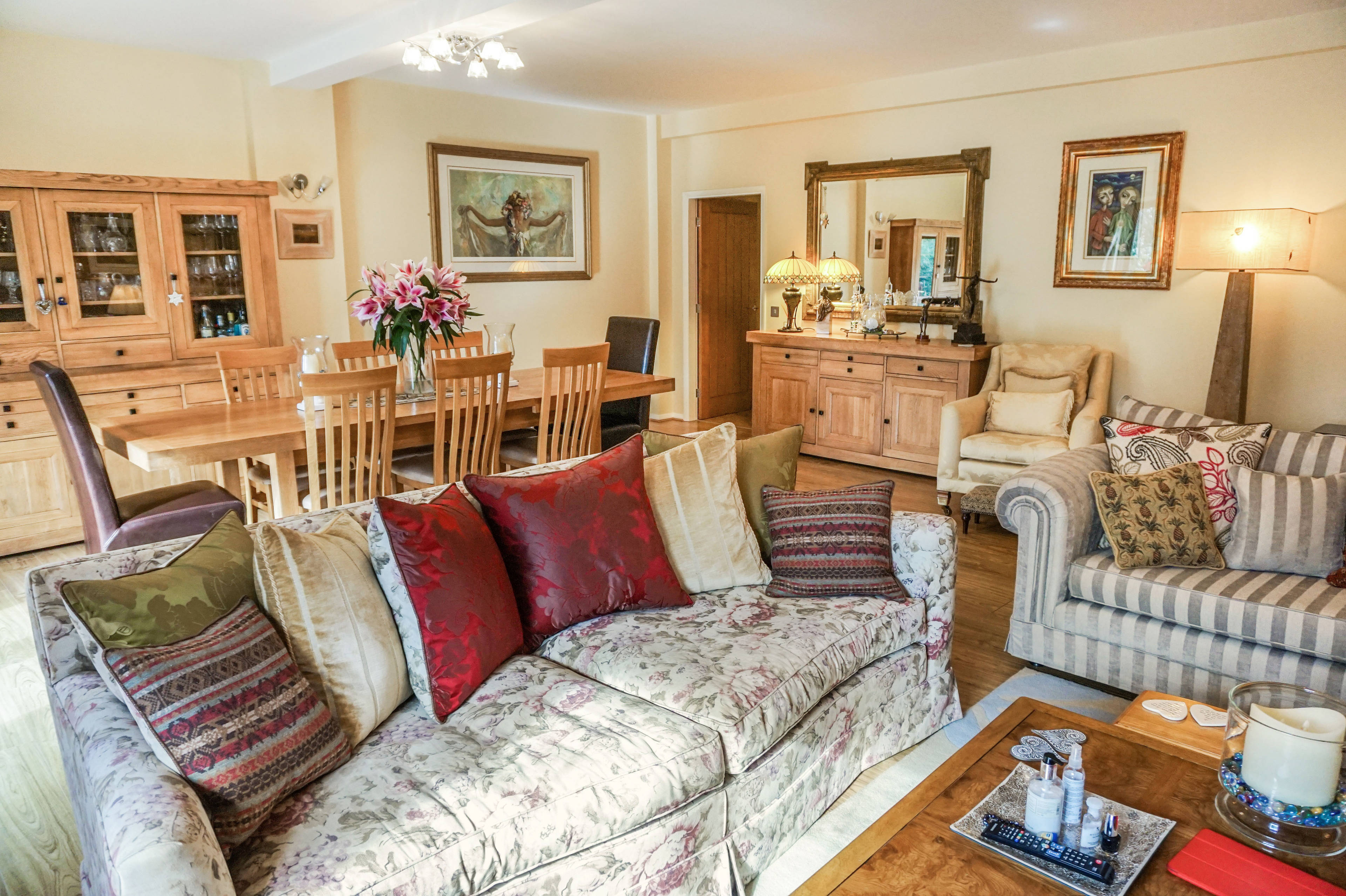Lounge/Dining Room