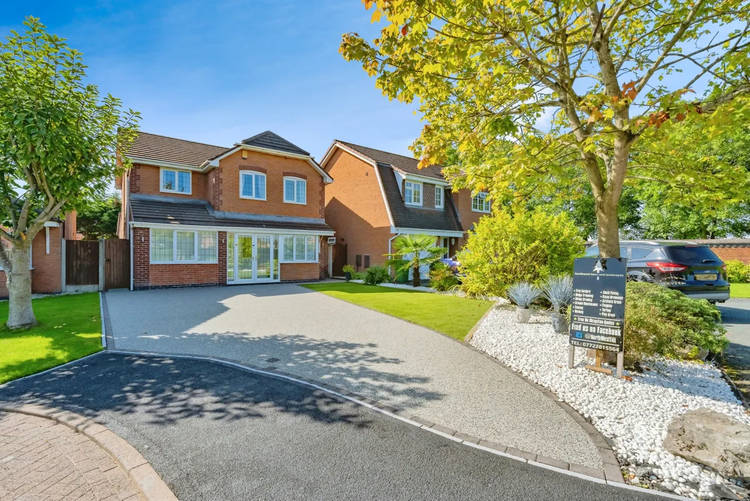 4 bedroom detached house