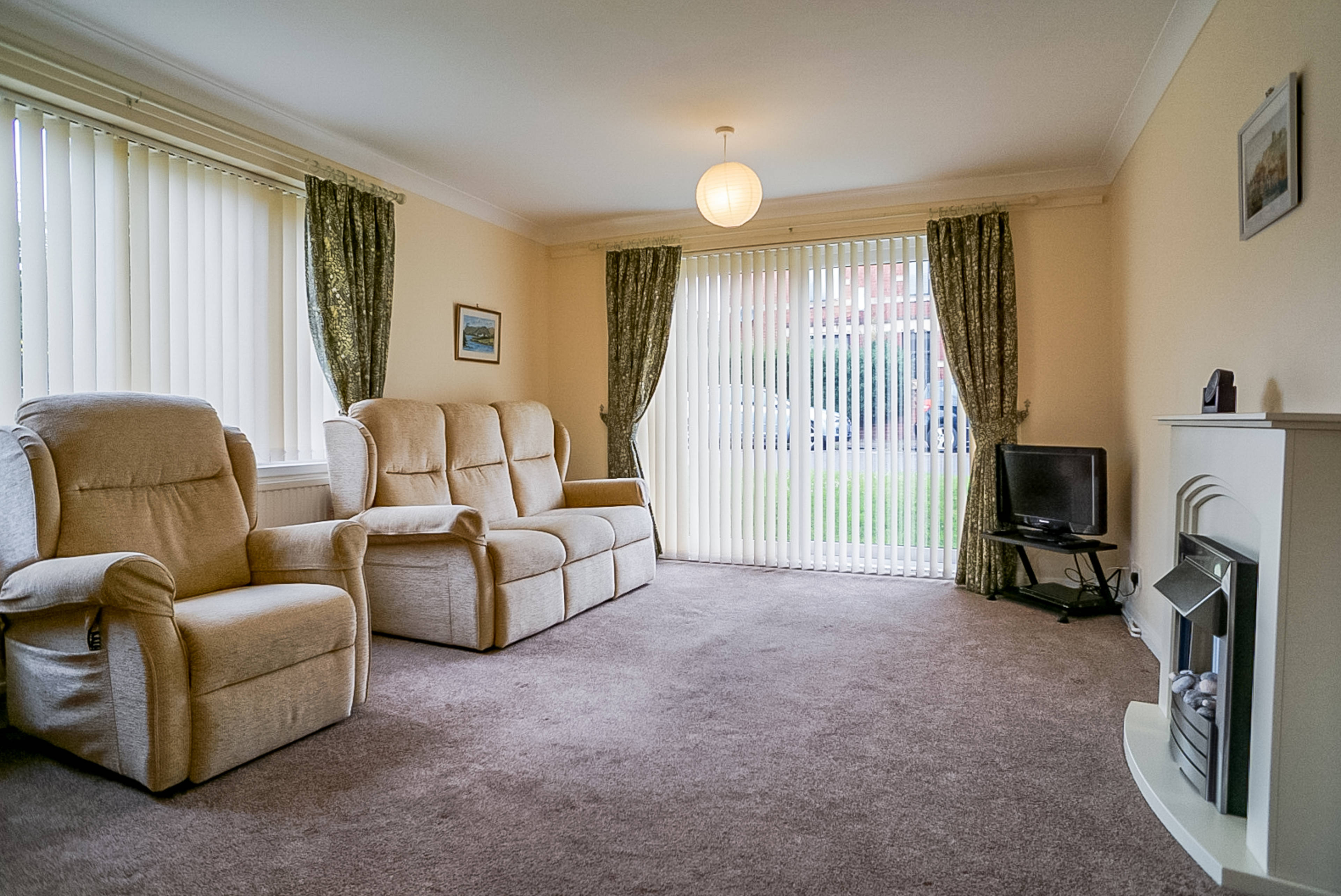 Lounge/Dining Room