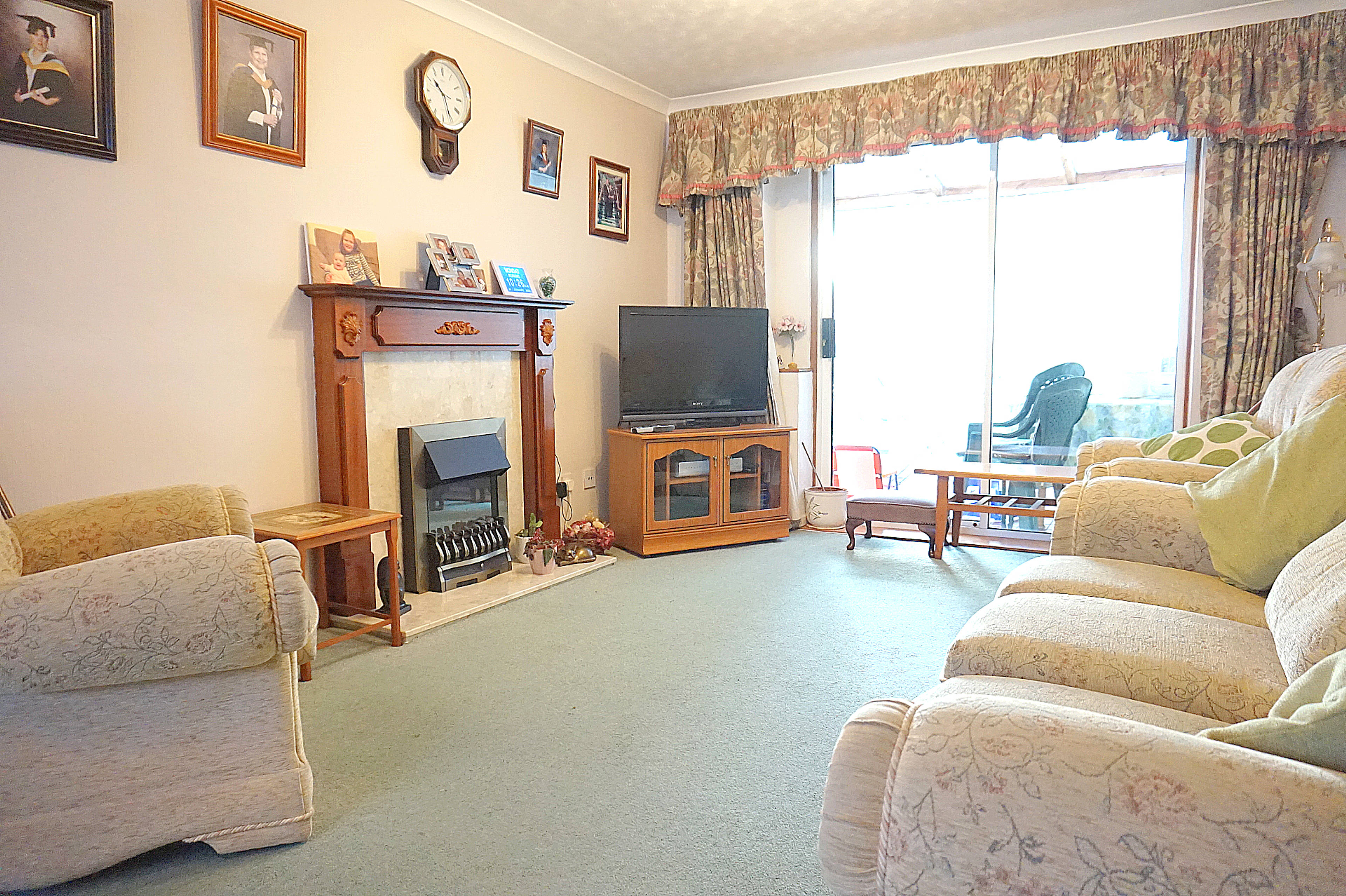 Lounge/Dining Room
