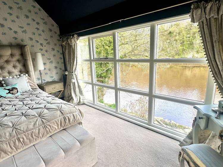 4 bedroom semi-detached house