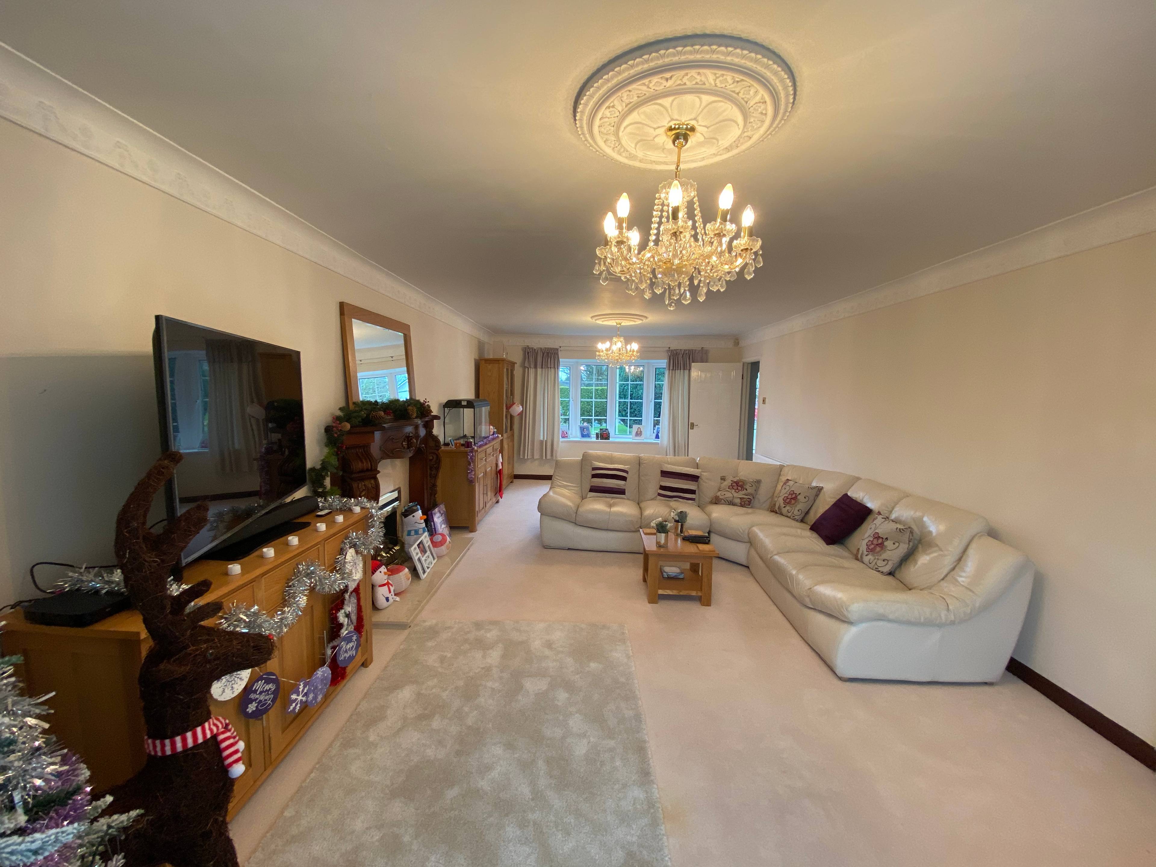 Lounge/Dining Room