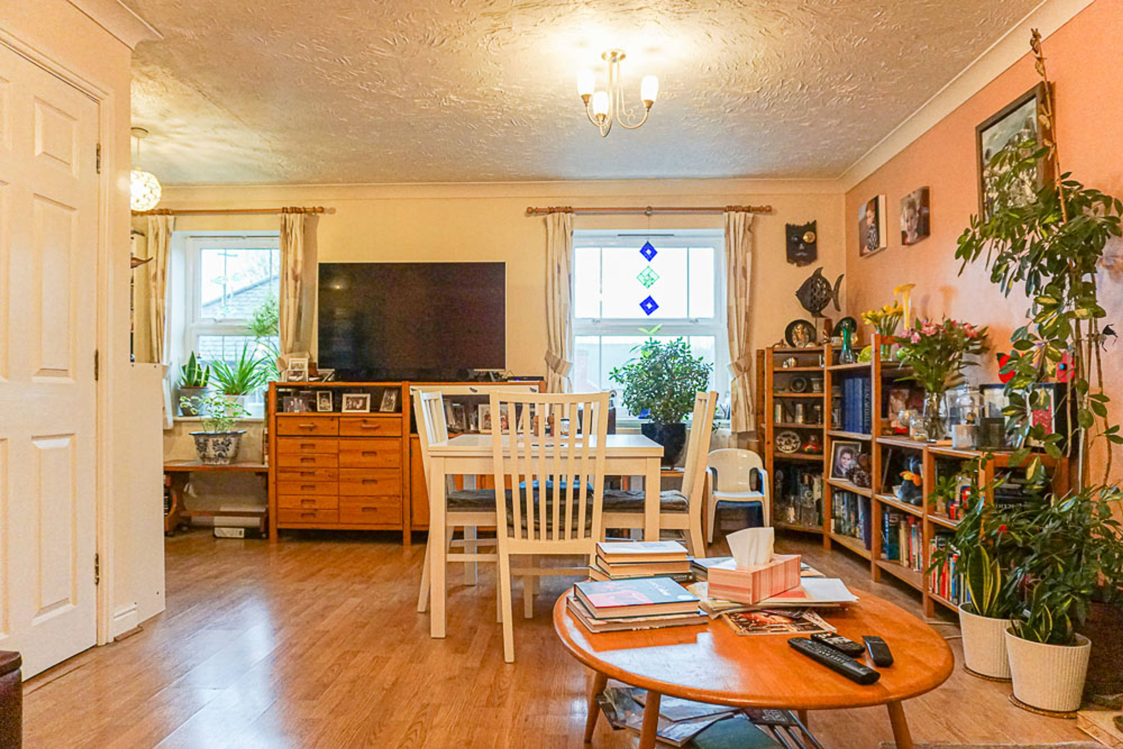 Lounge/Dining Room
