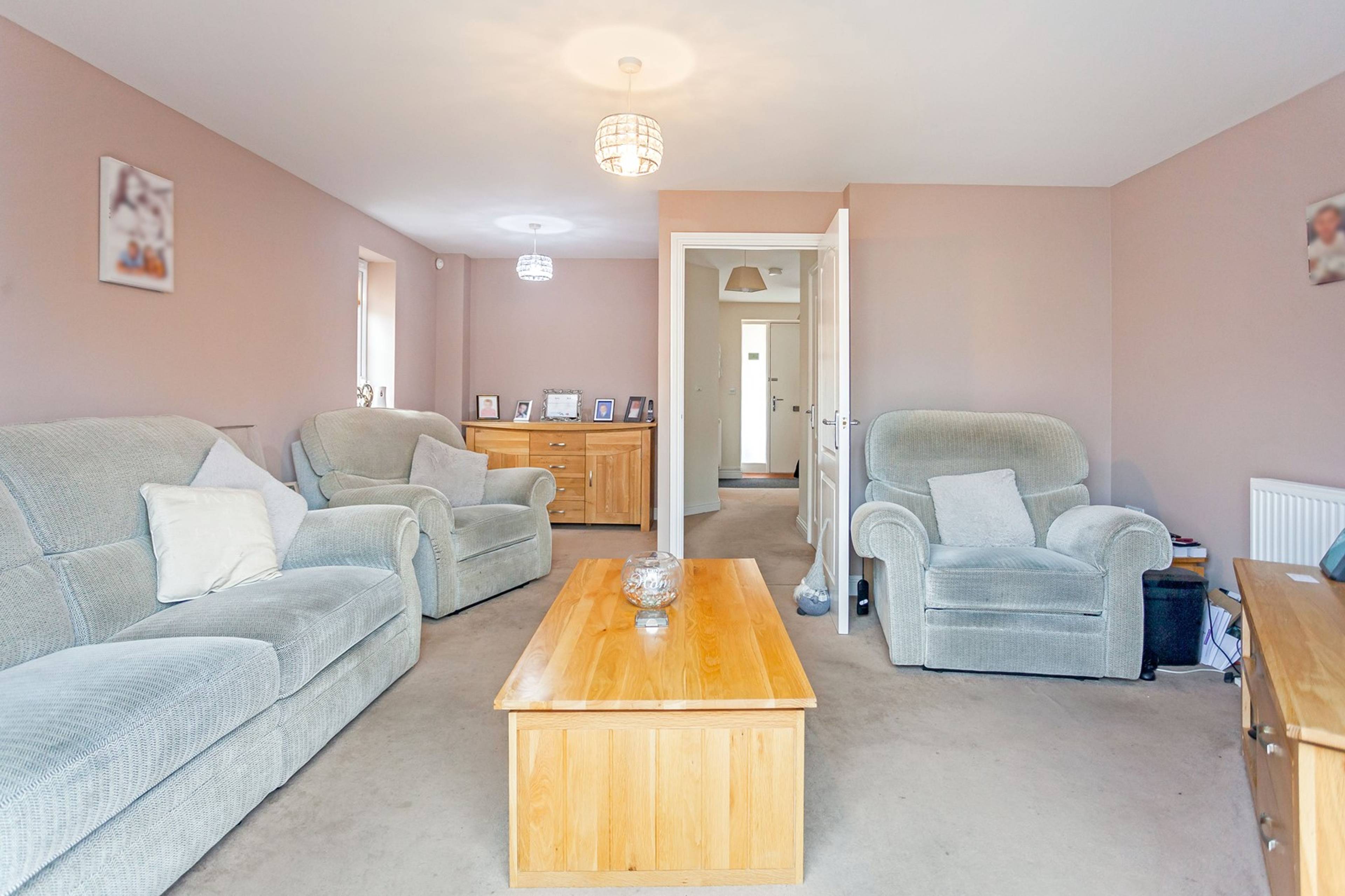 Lounge/Dining Room