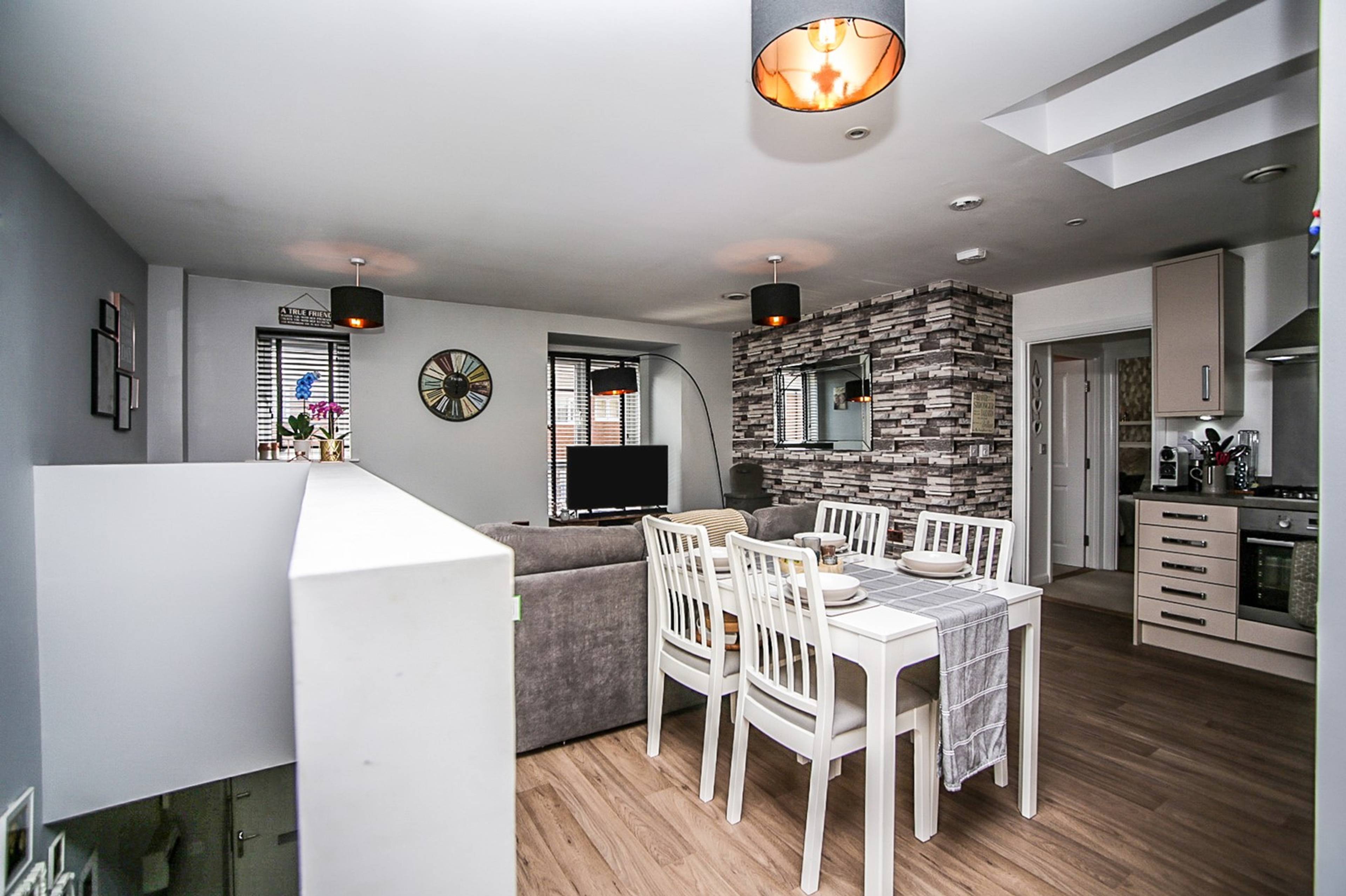 Lounge/Dining Room