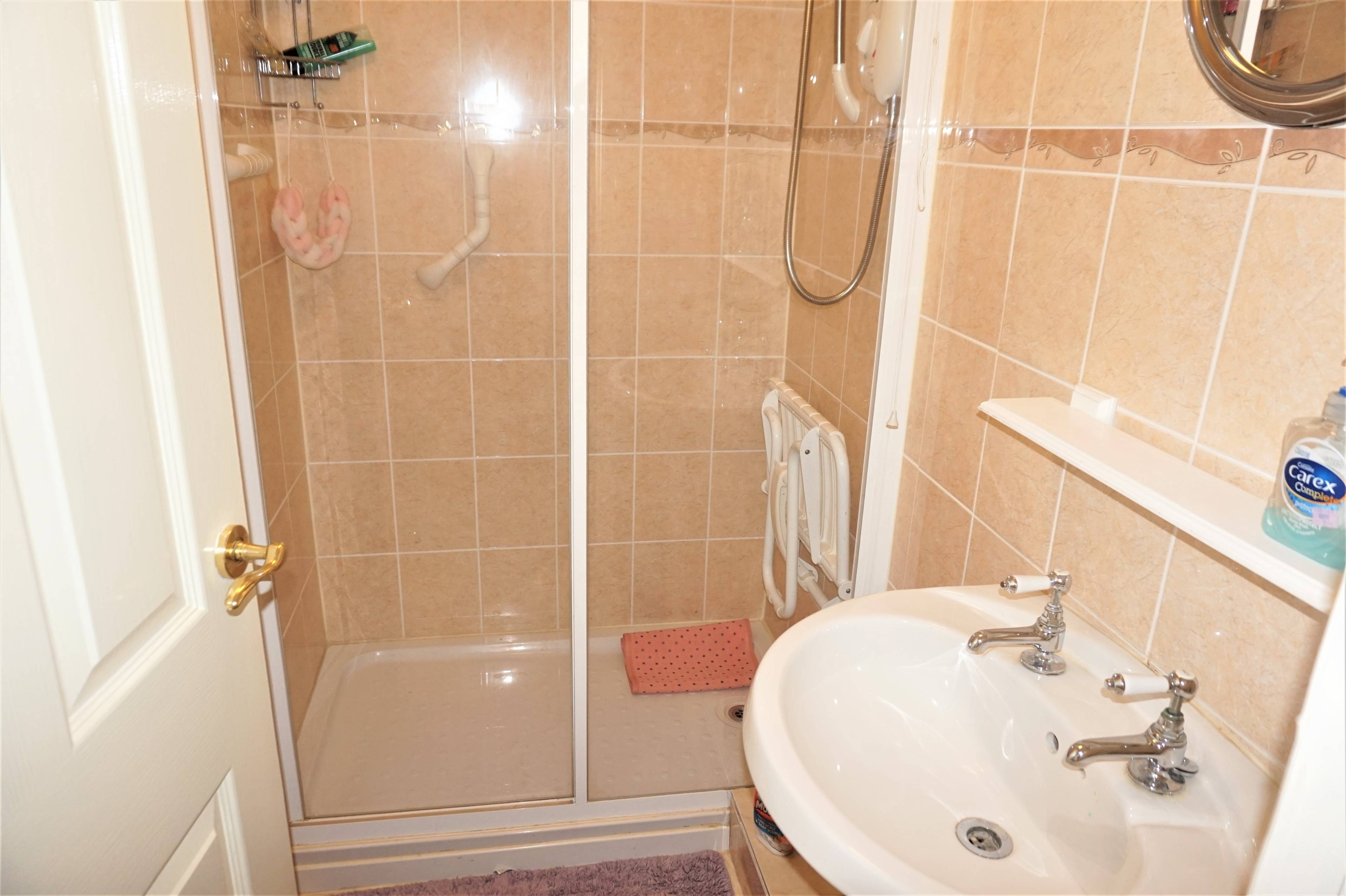 Annexe Shower Room