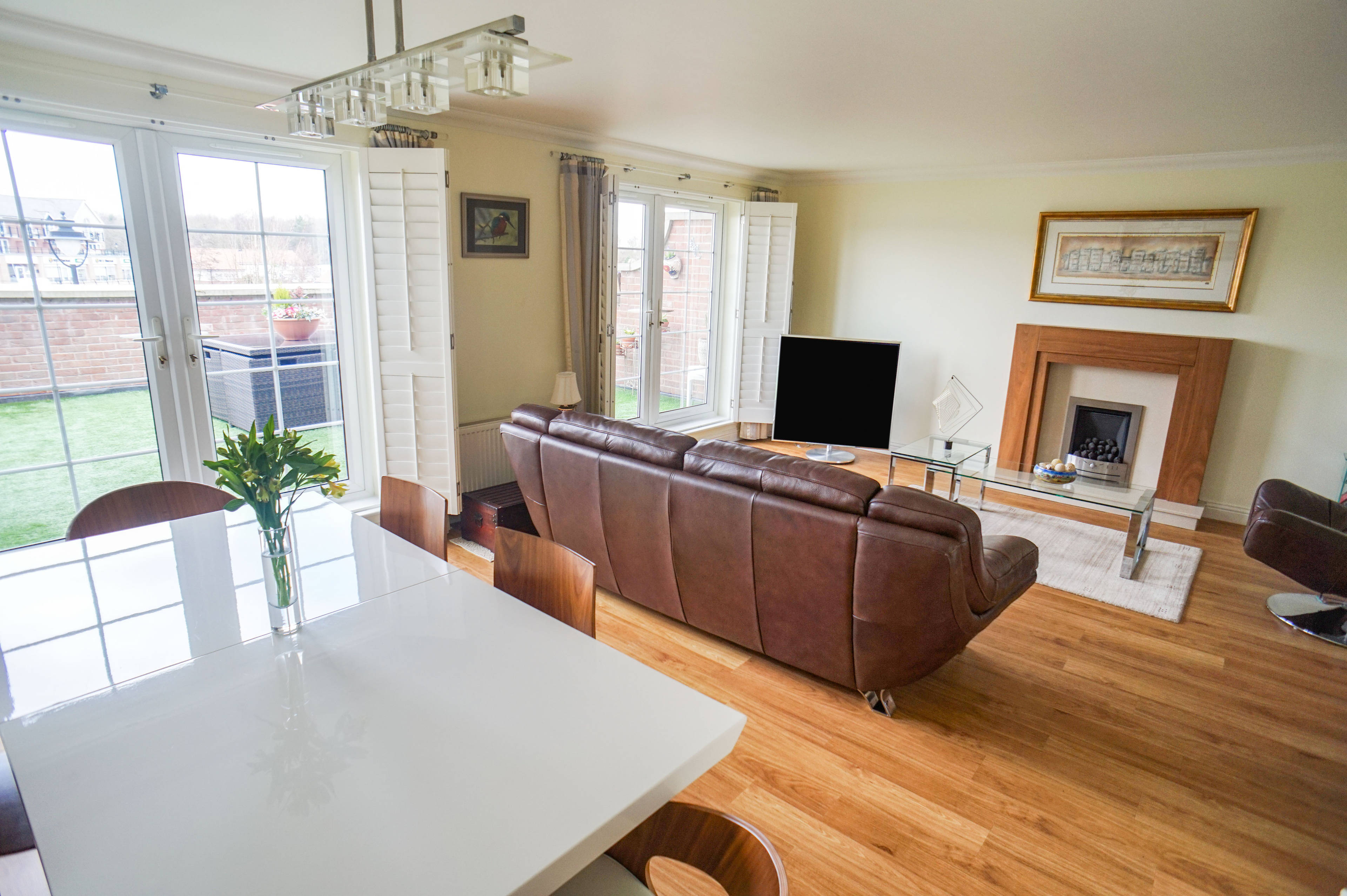 Lounge/Dining Room