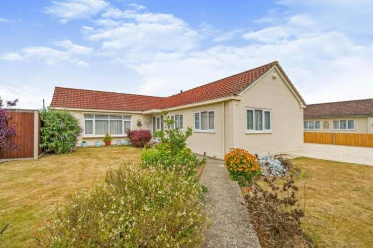 3 bedroom detached bungalow