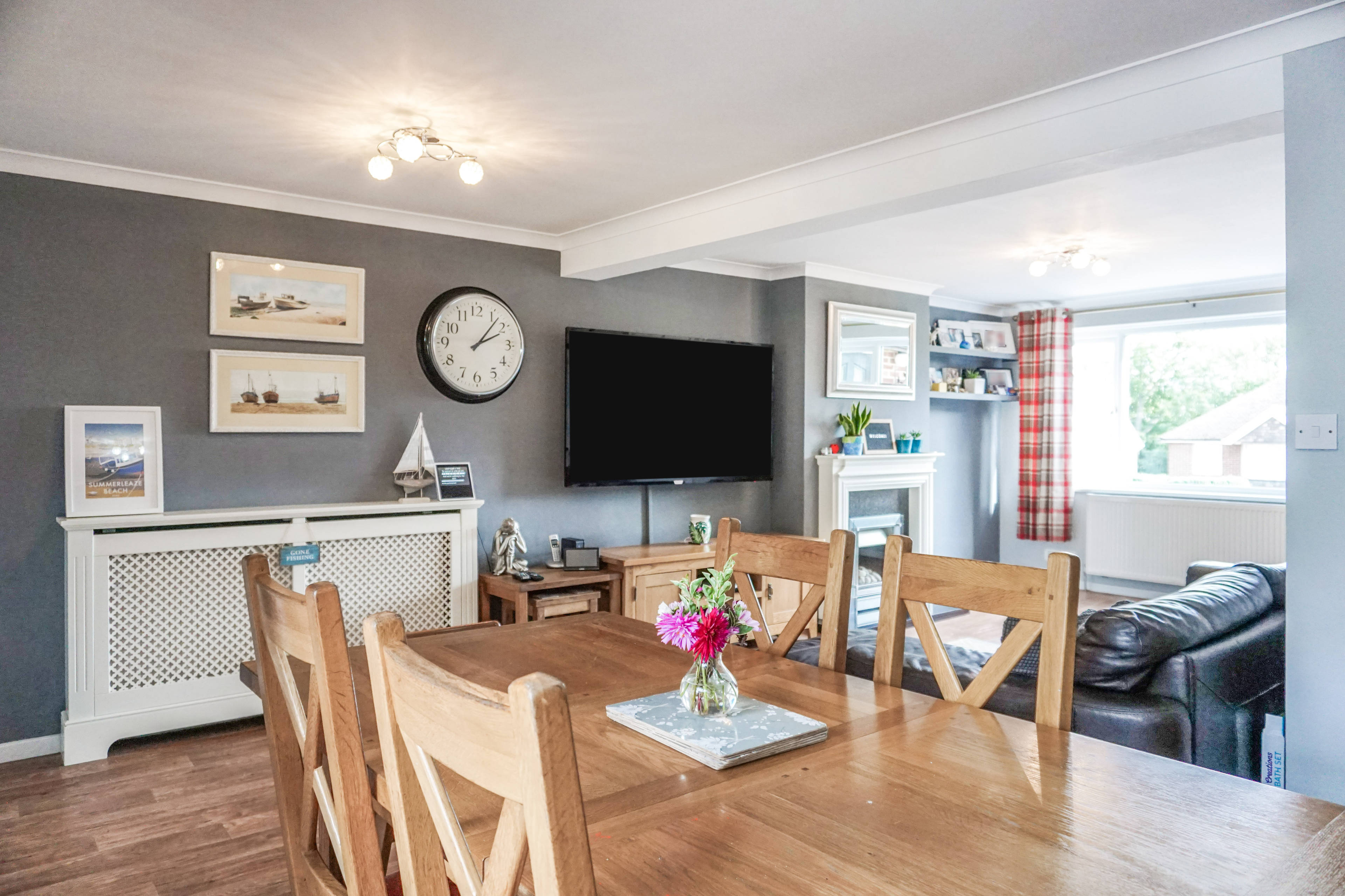 Lounge/Dining Room