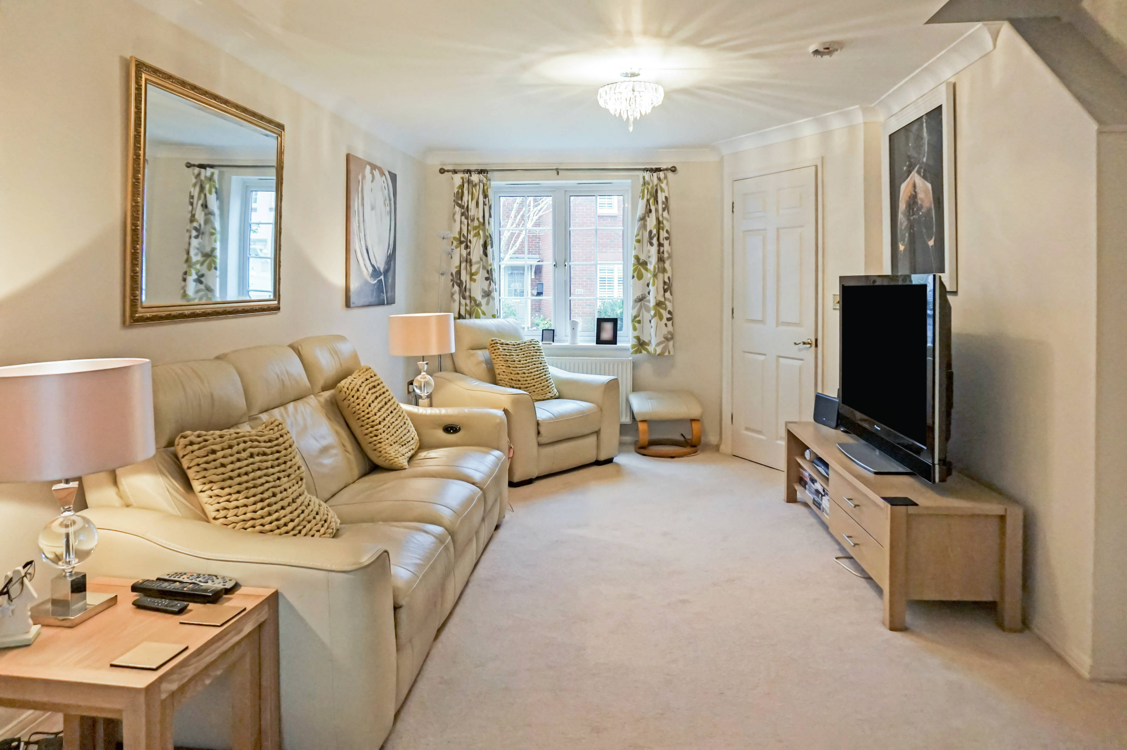Lounge/Dining Room