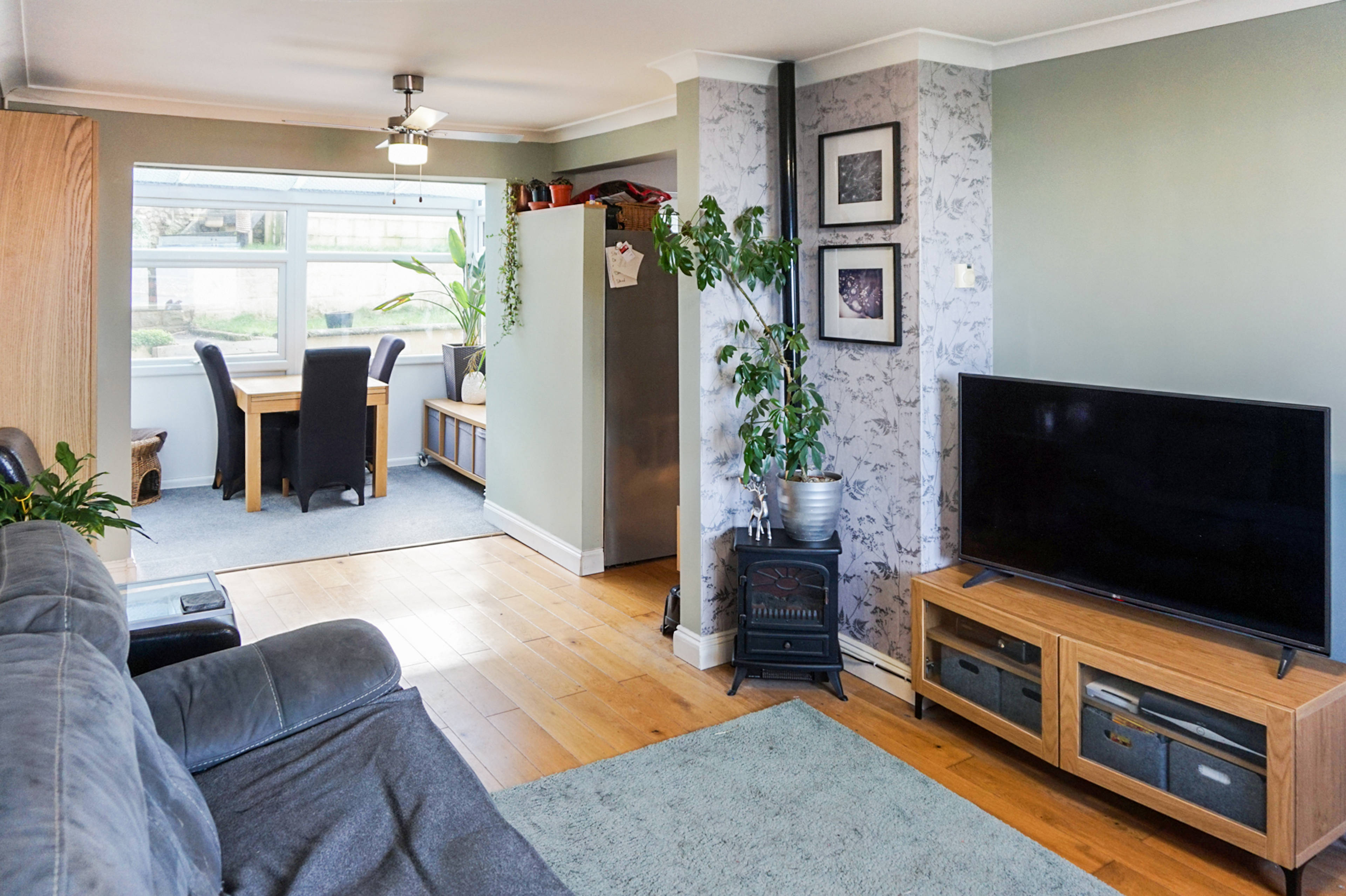 Lounge/Dining Room