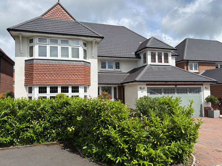 4 bedroom detached house