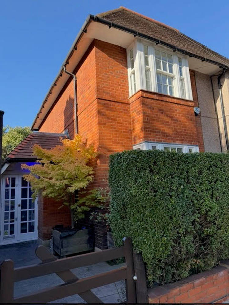 3 bedroom end of terrace house