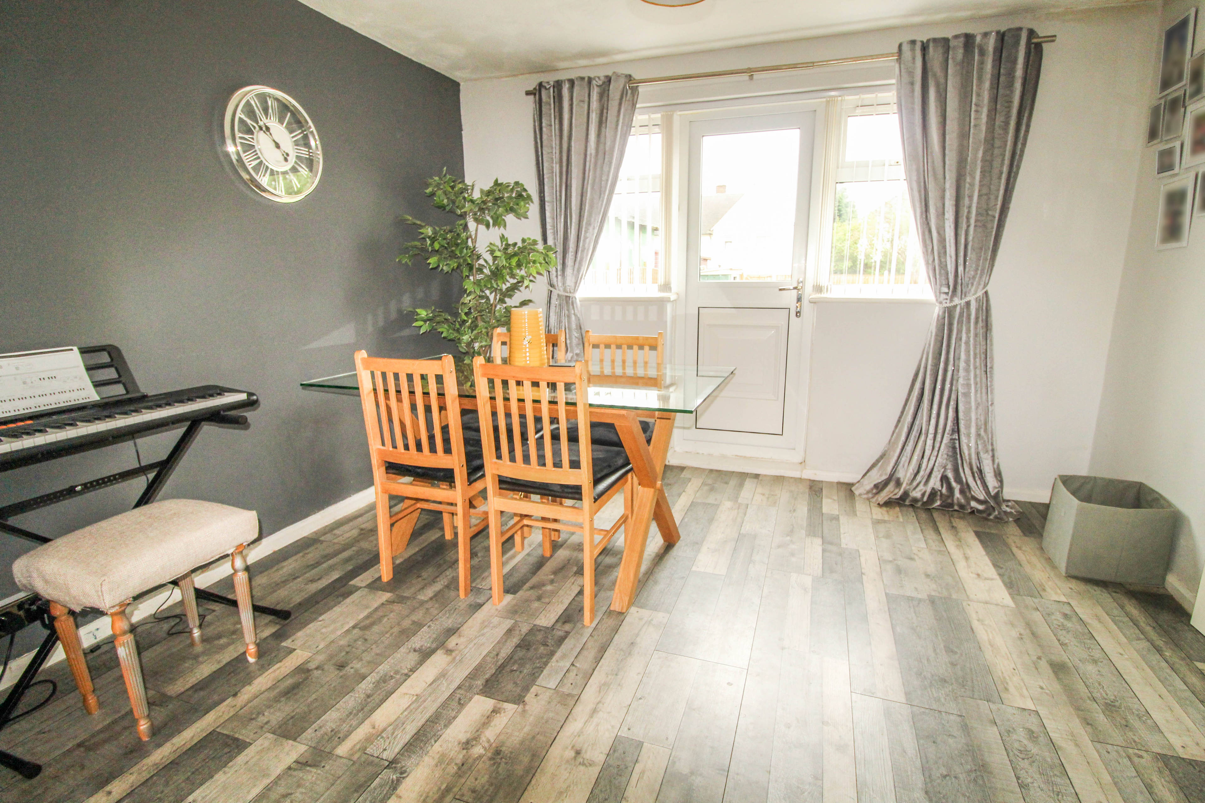 Lounge/Dining Room