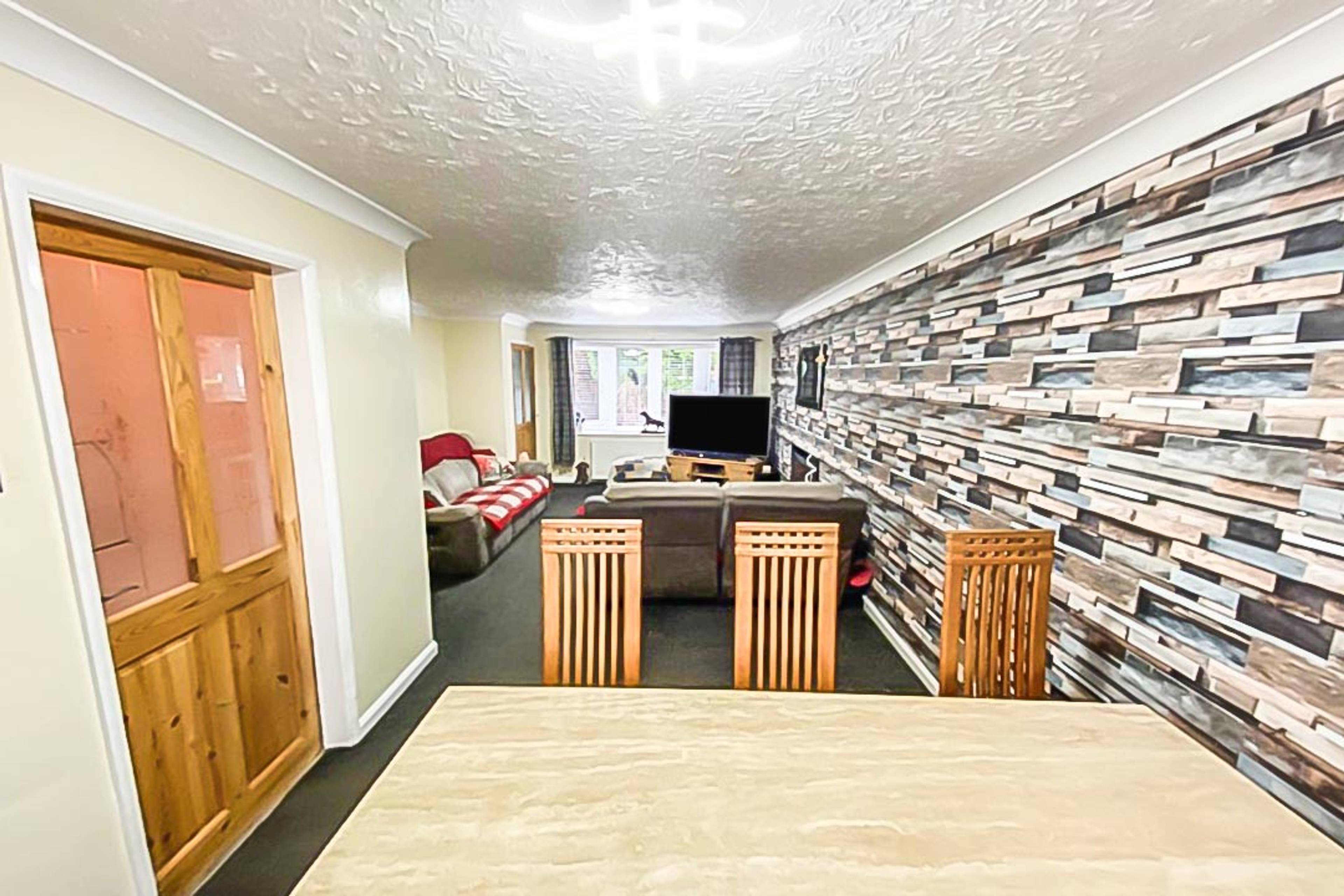 Lounge/Dining Room