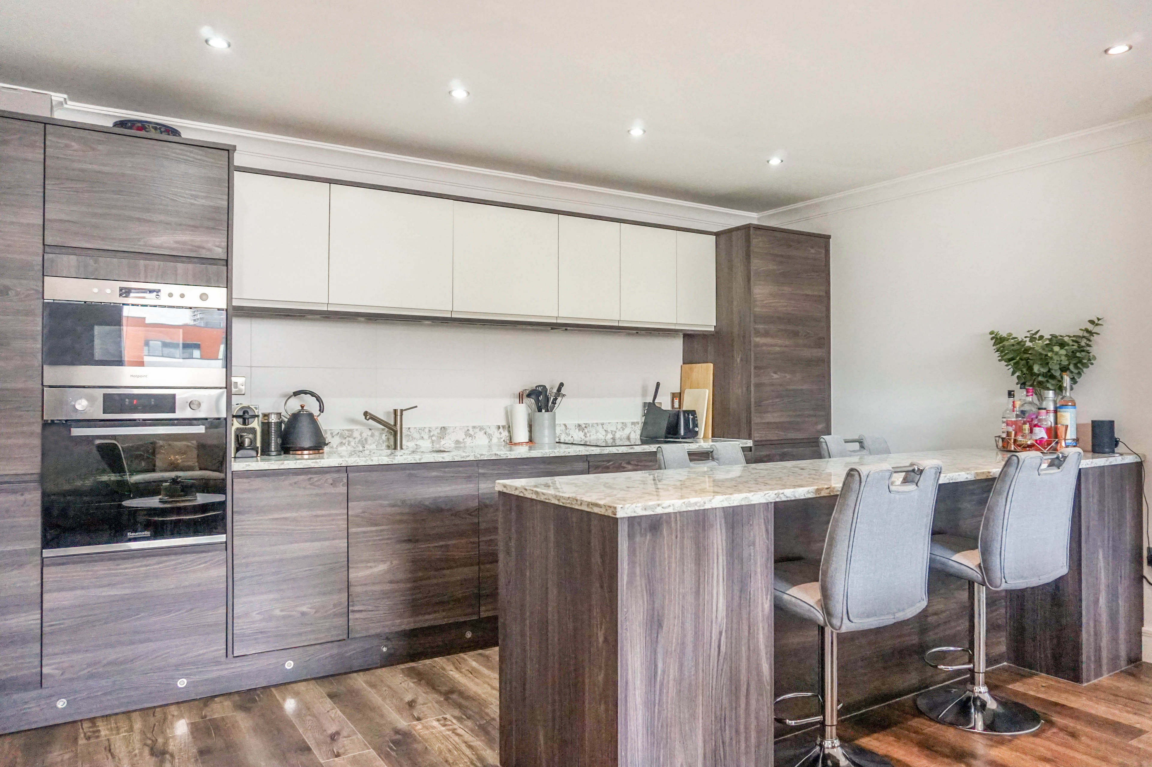 Lounge / Kitchen