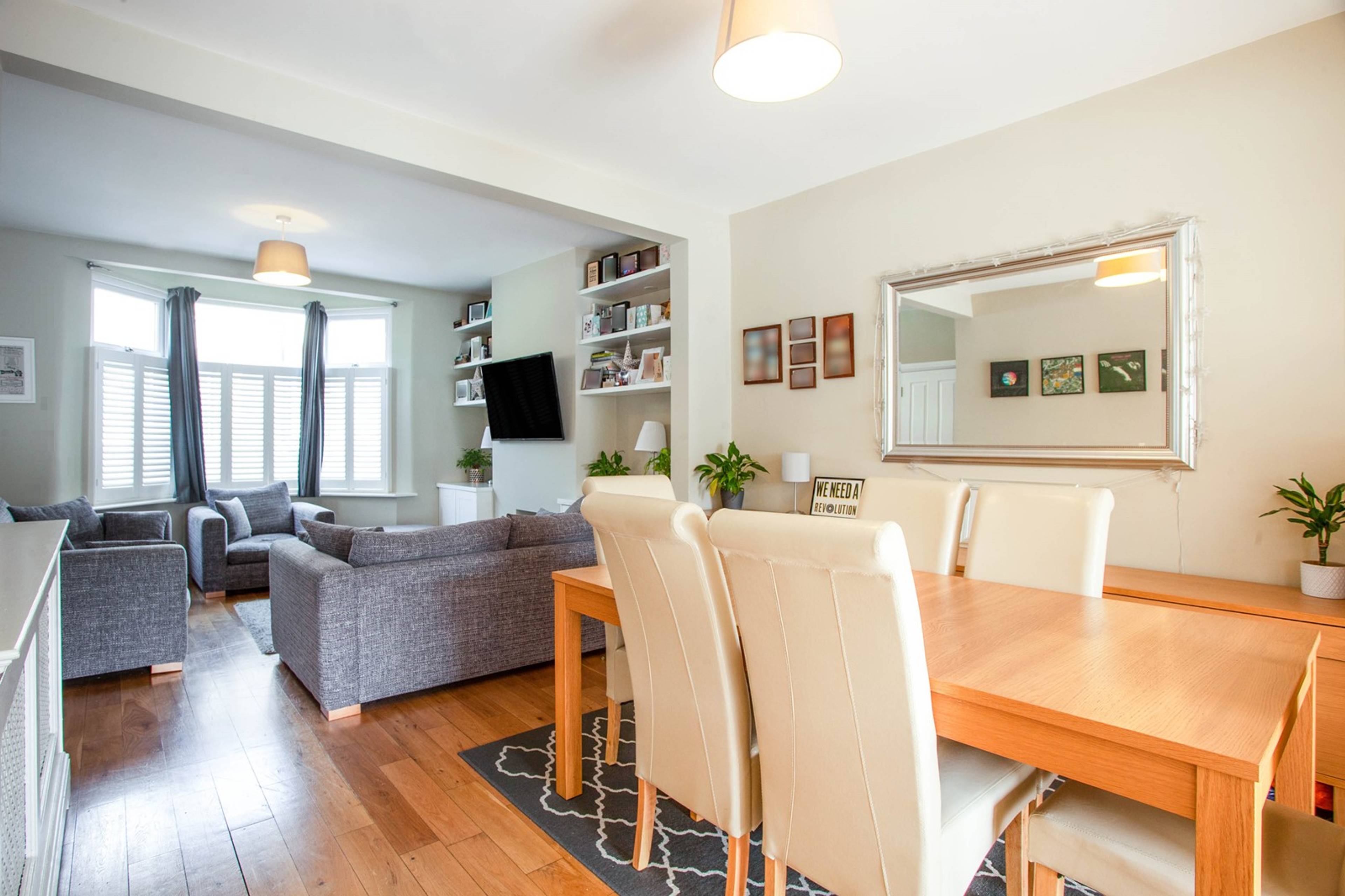 Lounge/Dining Room