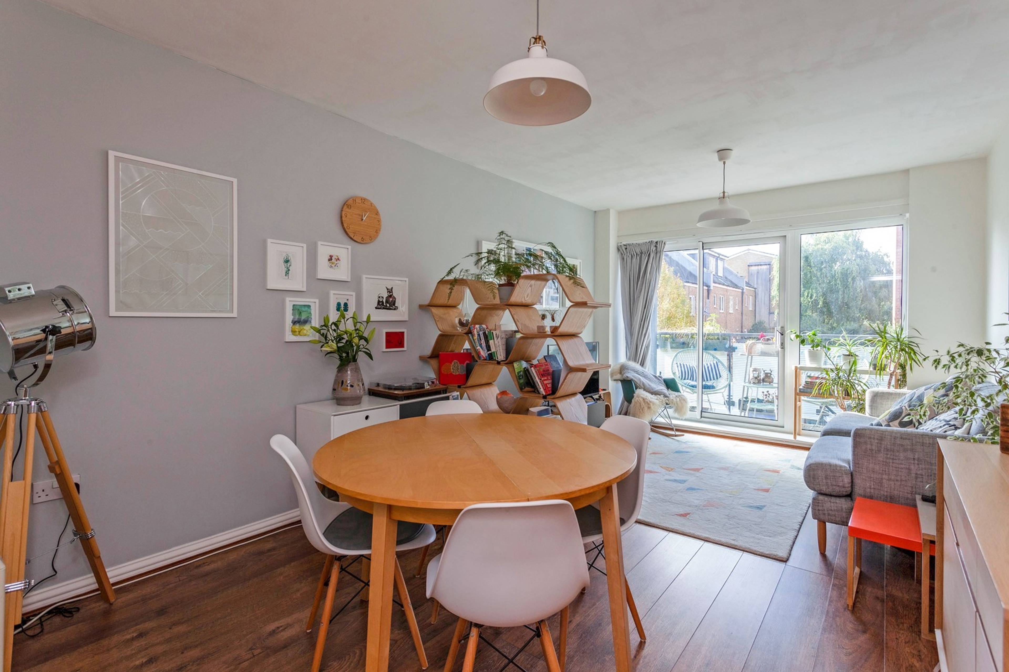 Lounge/Dining Room