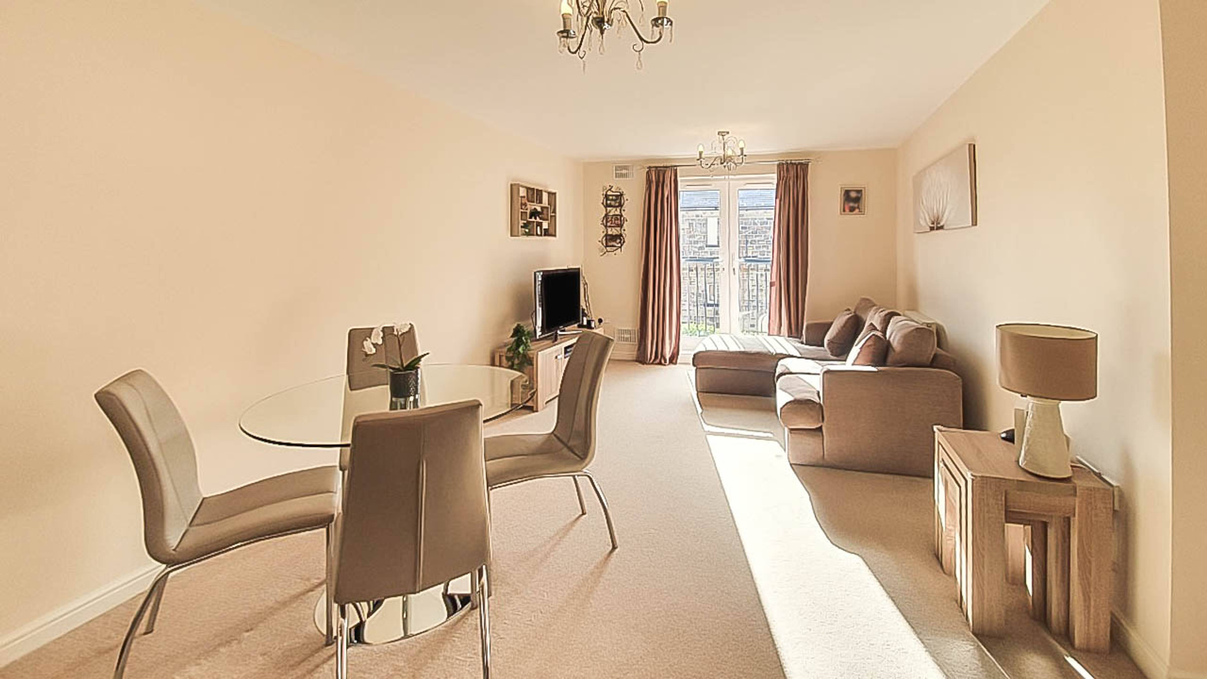 Lounge/Dining Room
