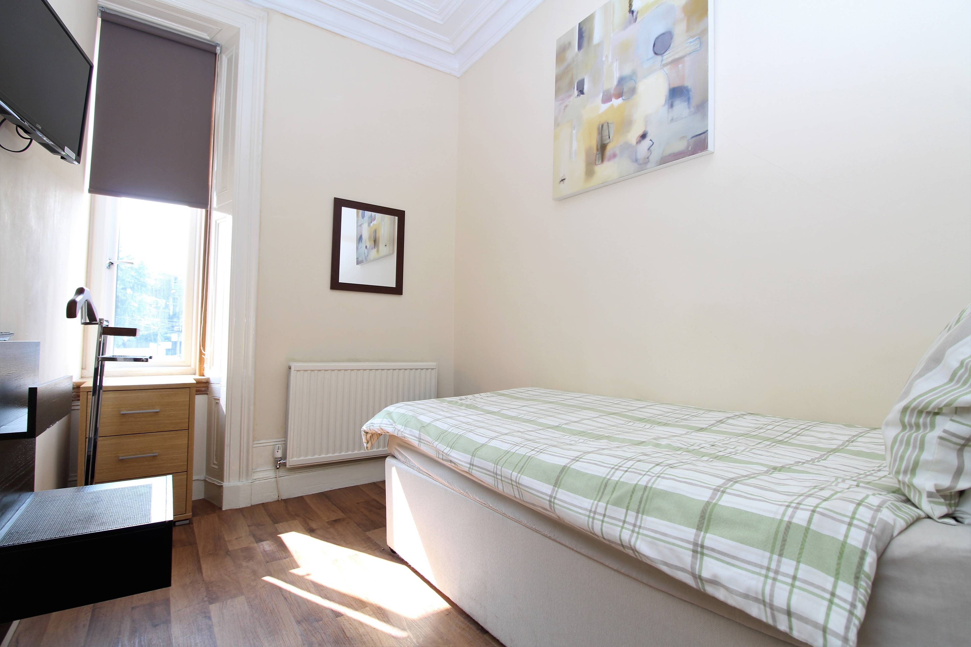 Bedroom/lounge Two