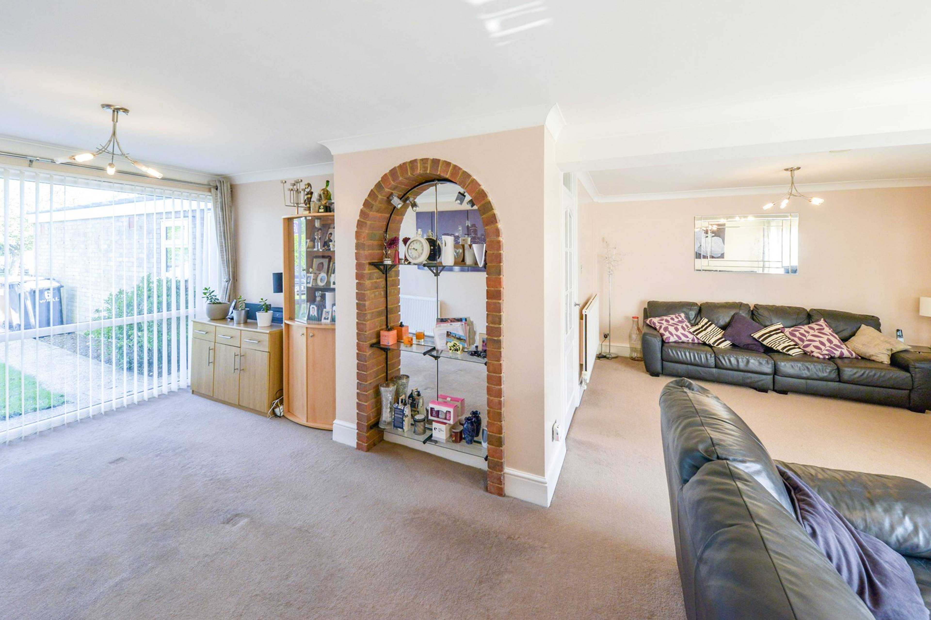 Lounge/Dining Room