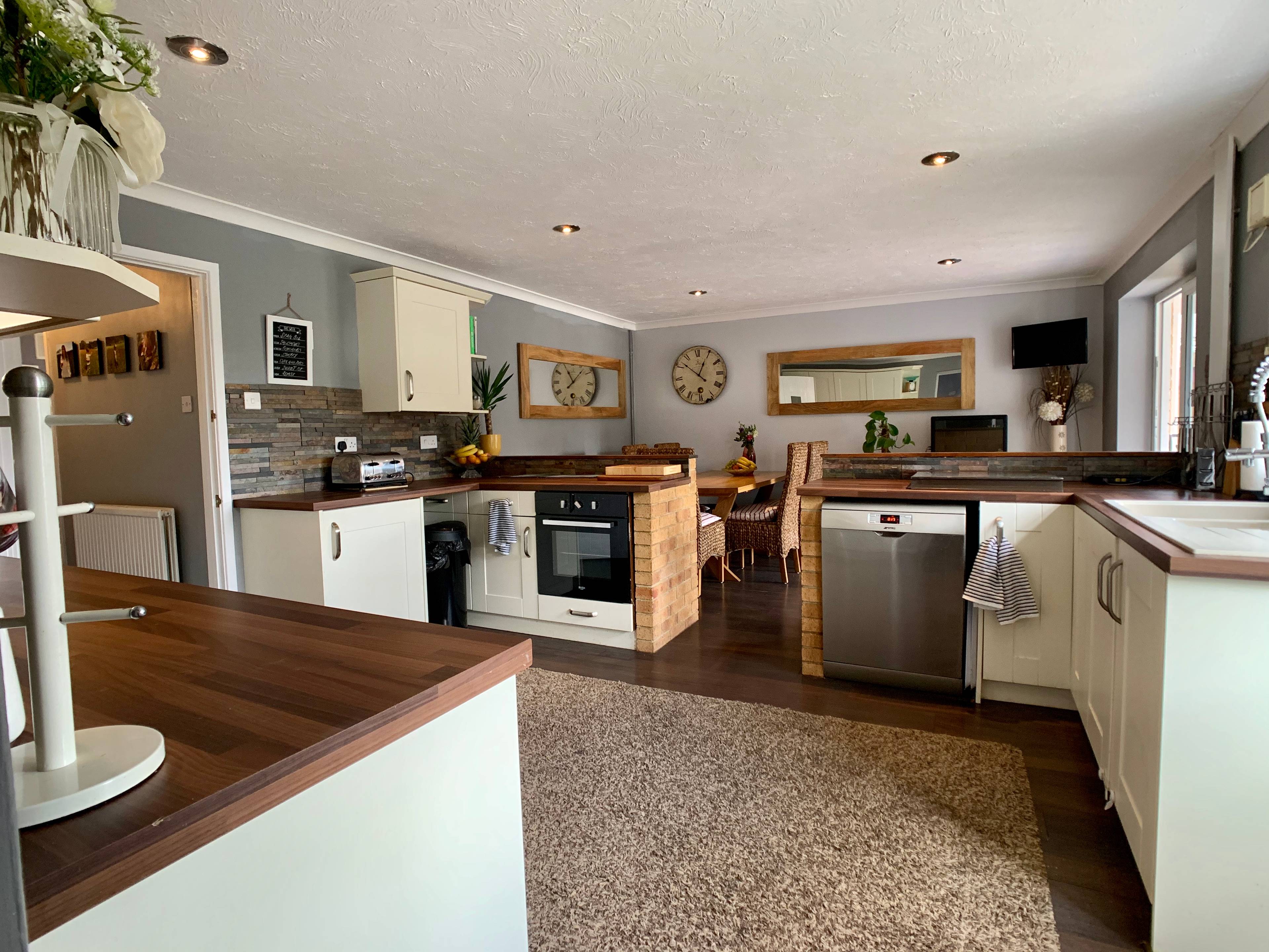 Kitchen/Dining Room