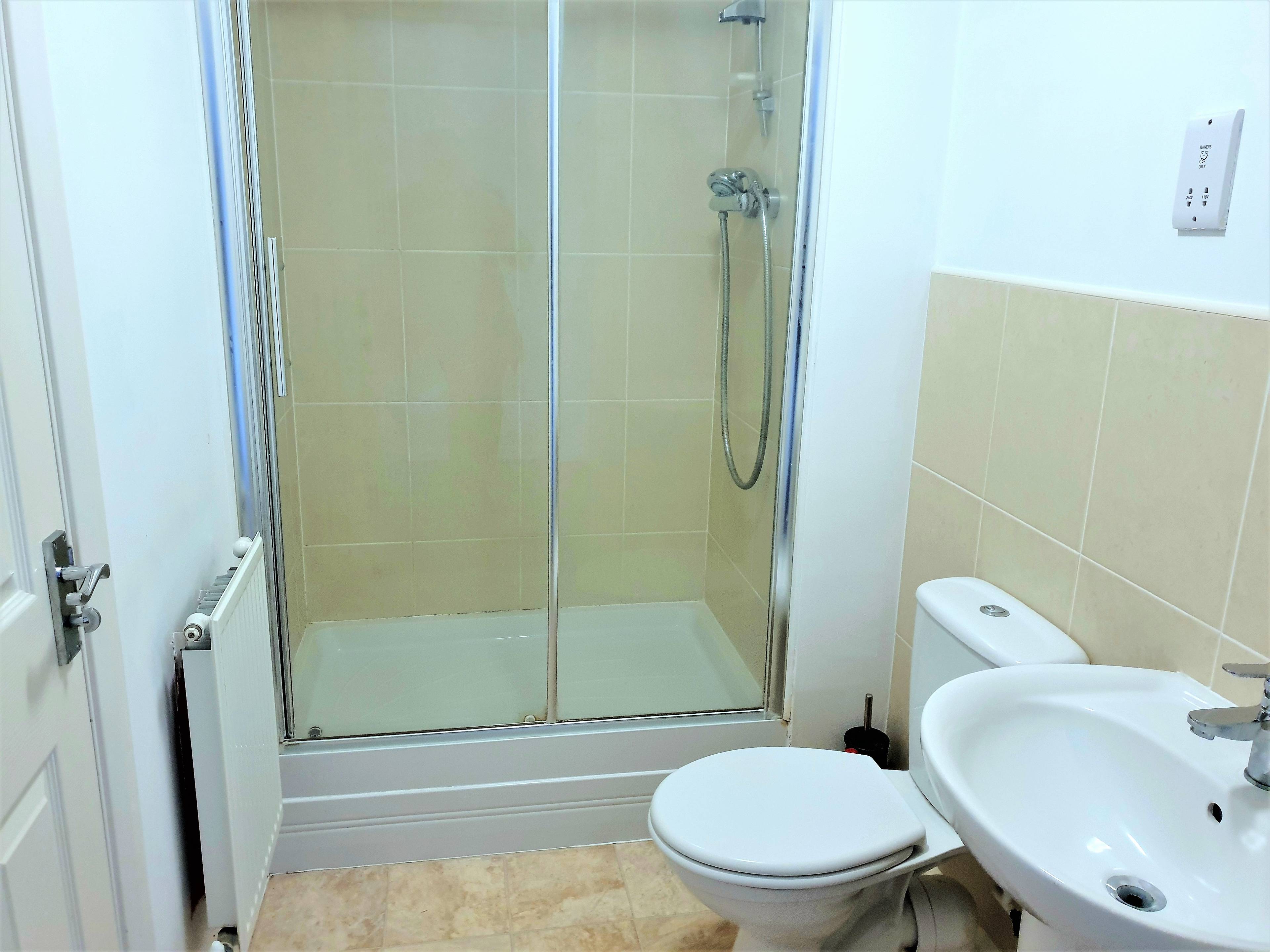 Jack & Jill En-suite