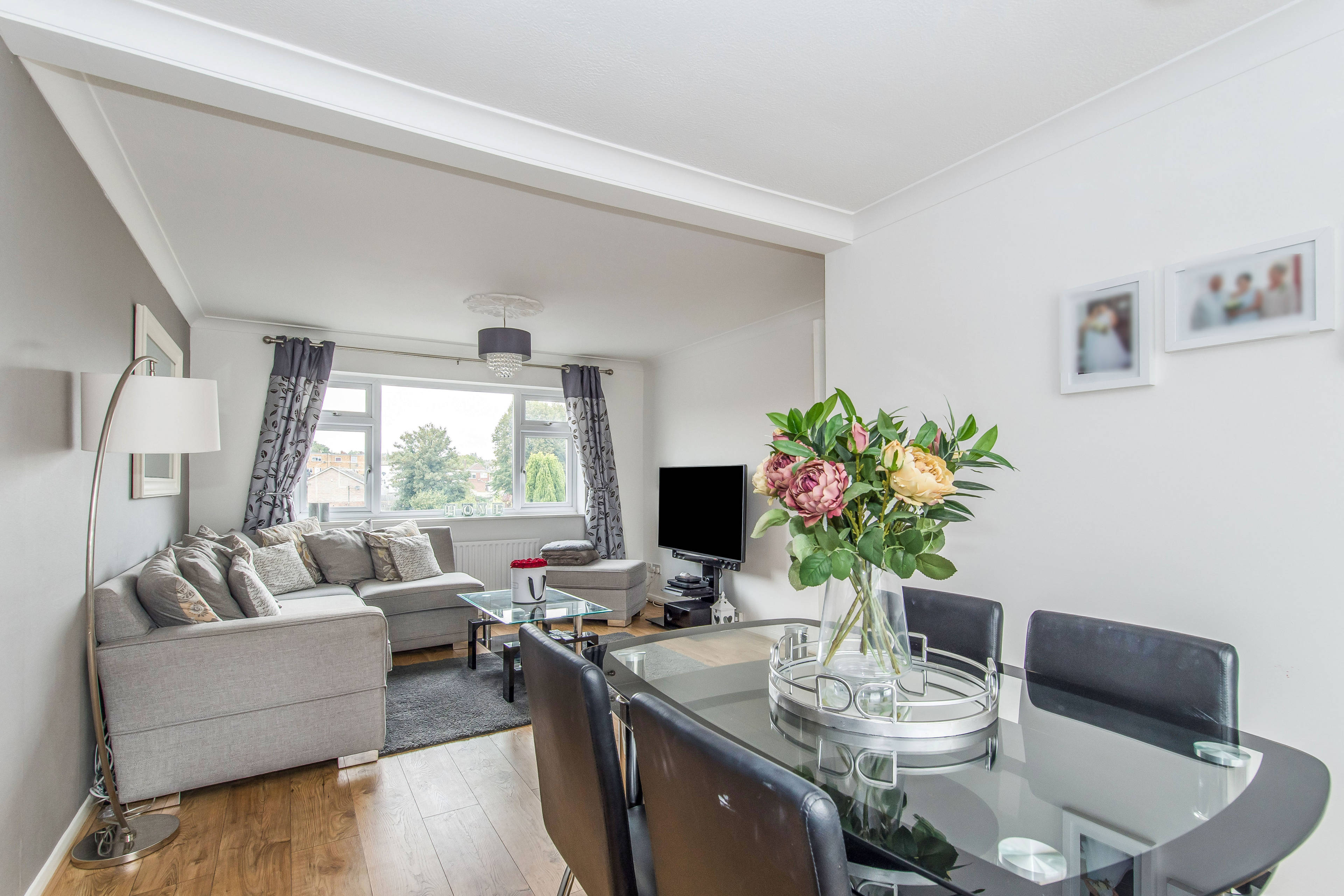 Lounge/Dining Room