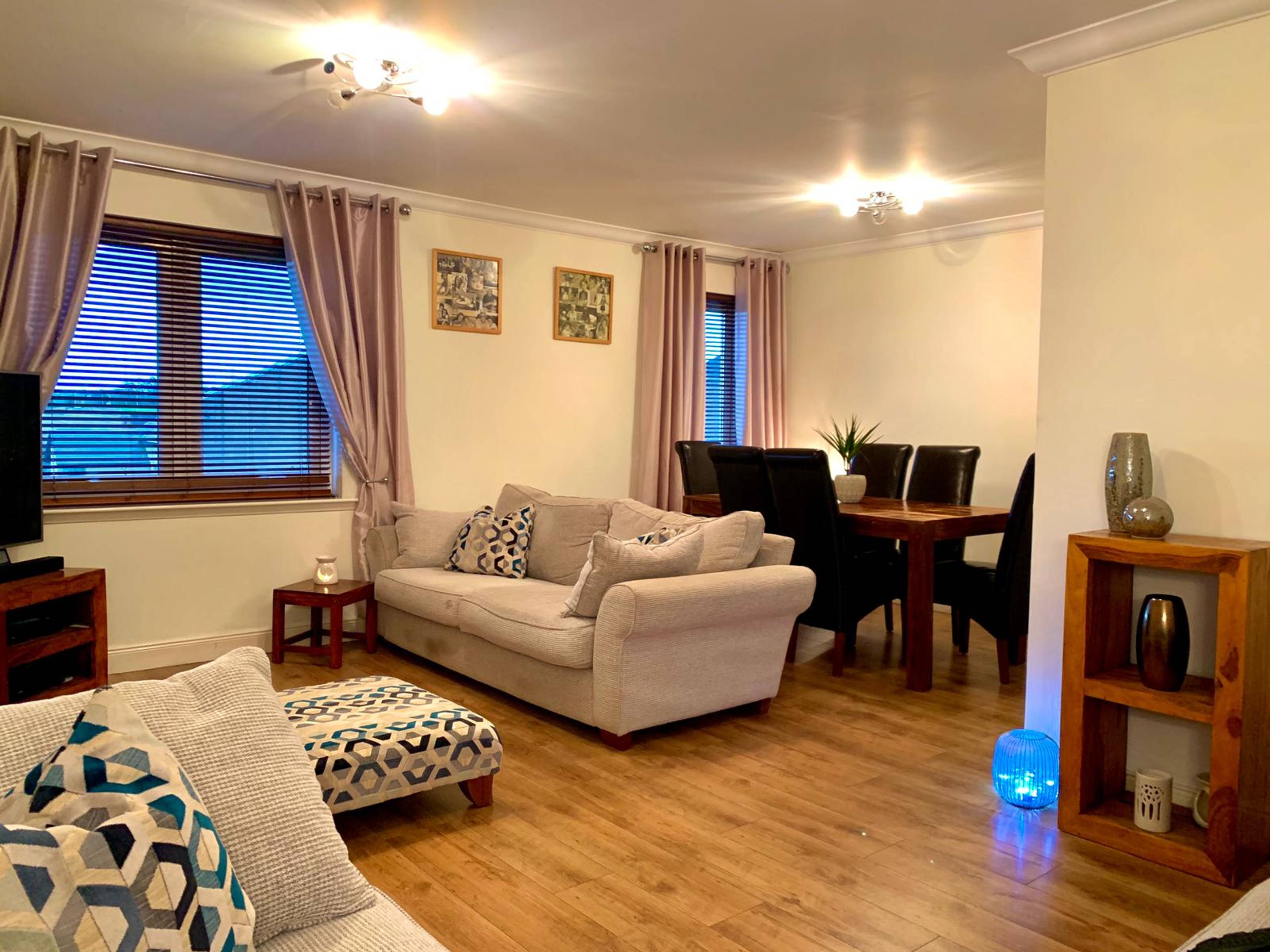 Lounge/Dining Room