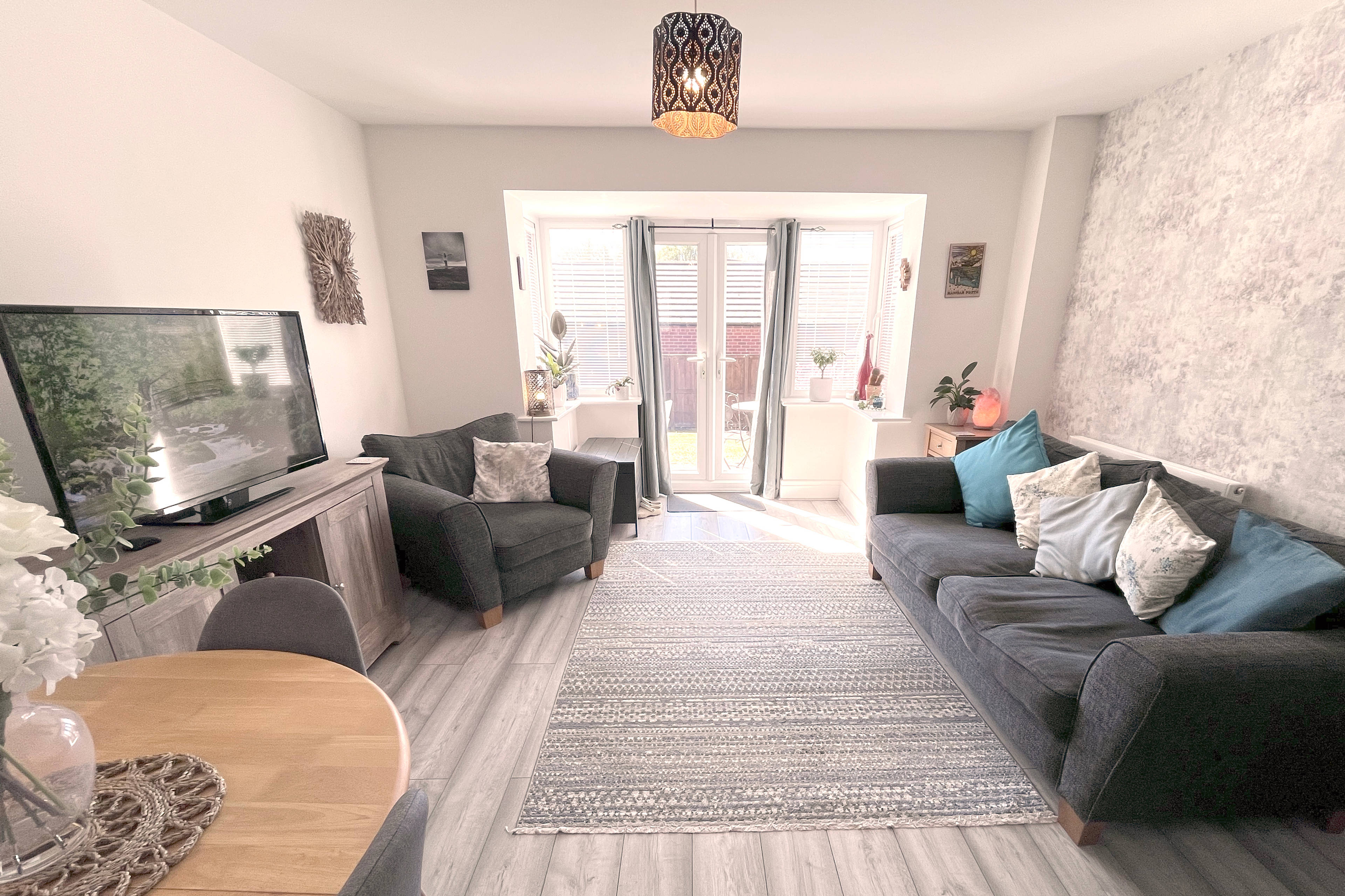 Lounge/Dining Room