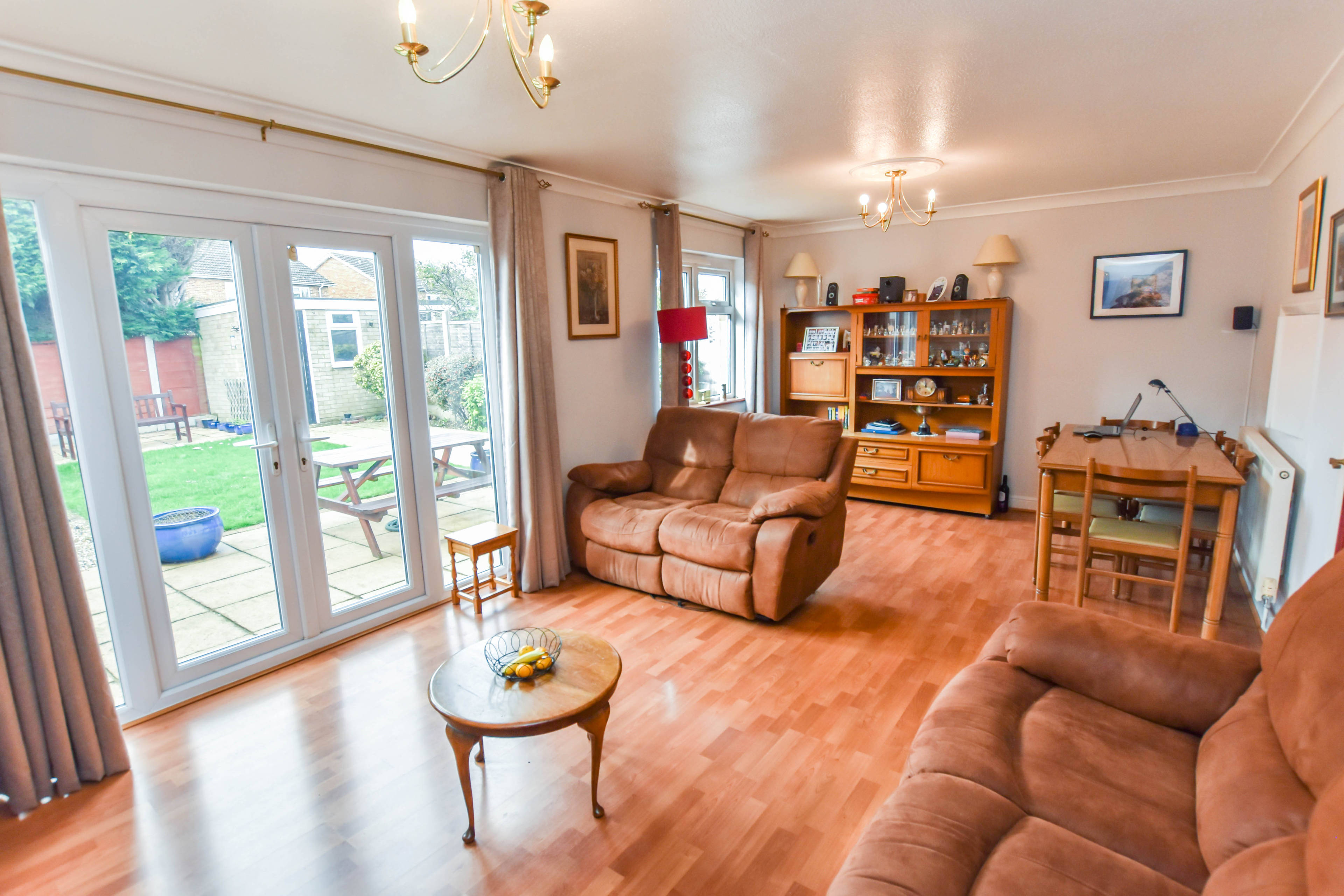 Lounge/Dining Room
