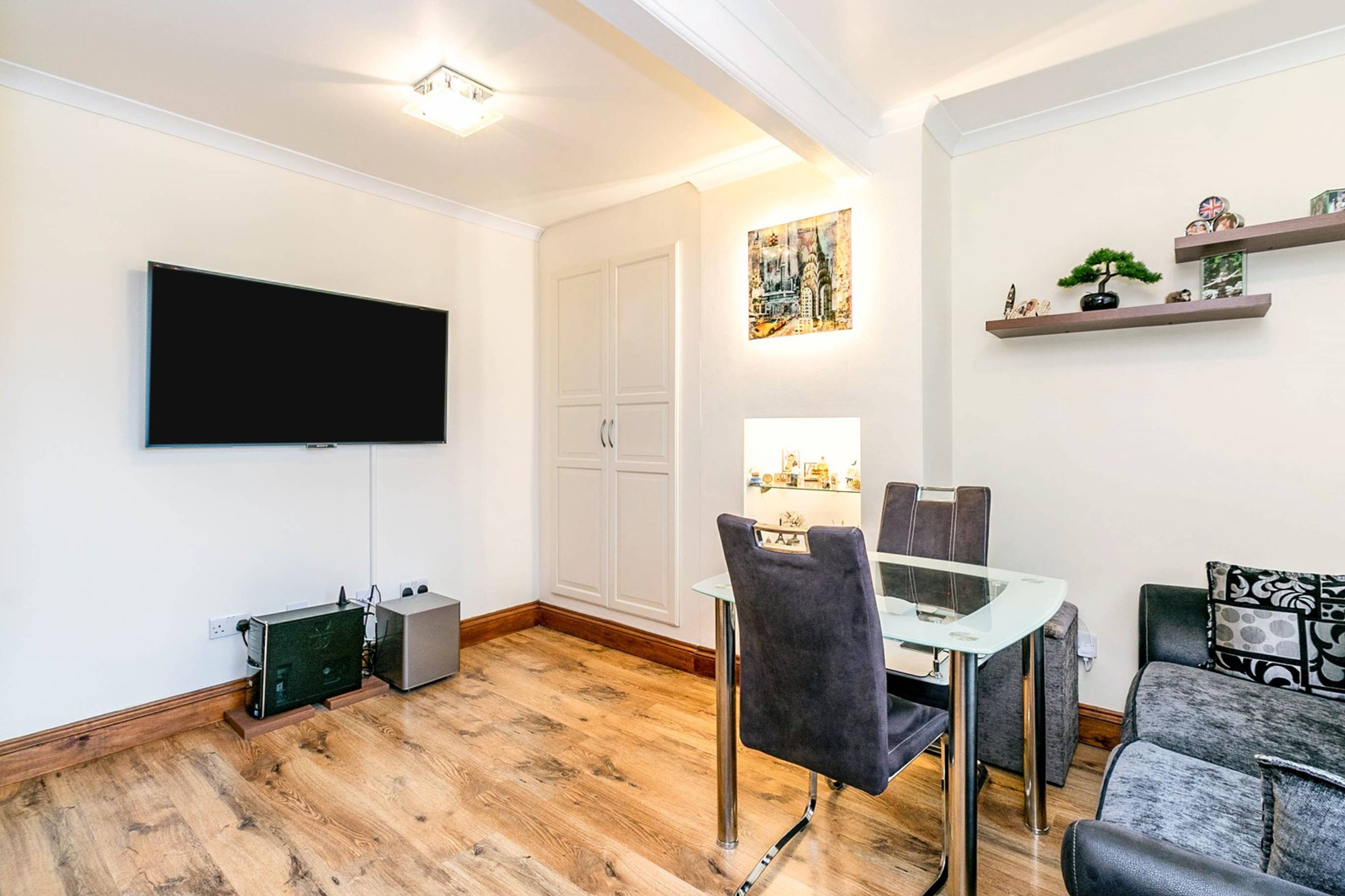 Lounge/Dining Room