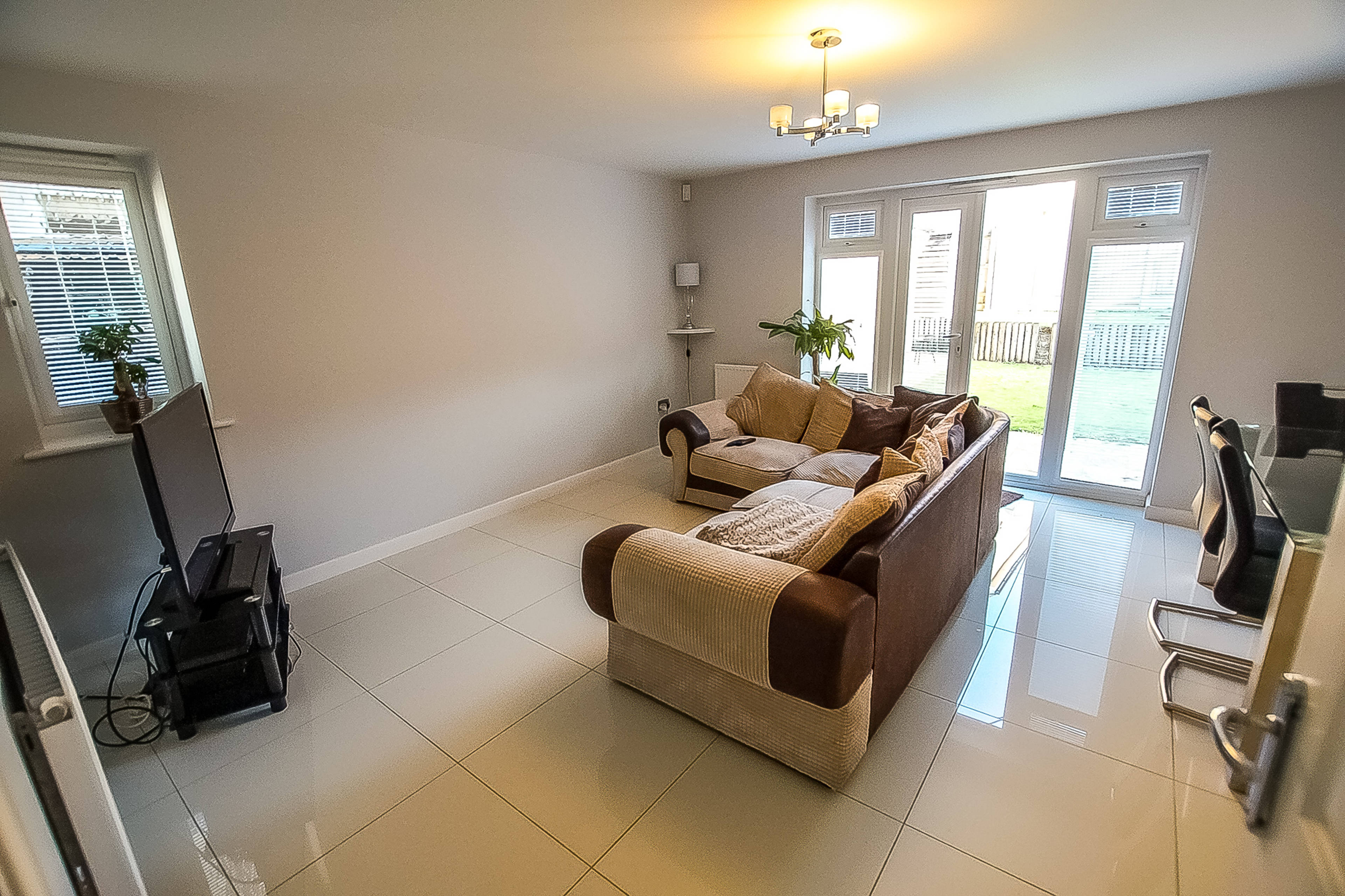 Lounge/Dining Room