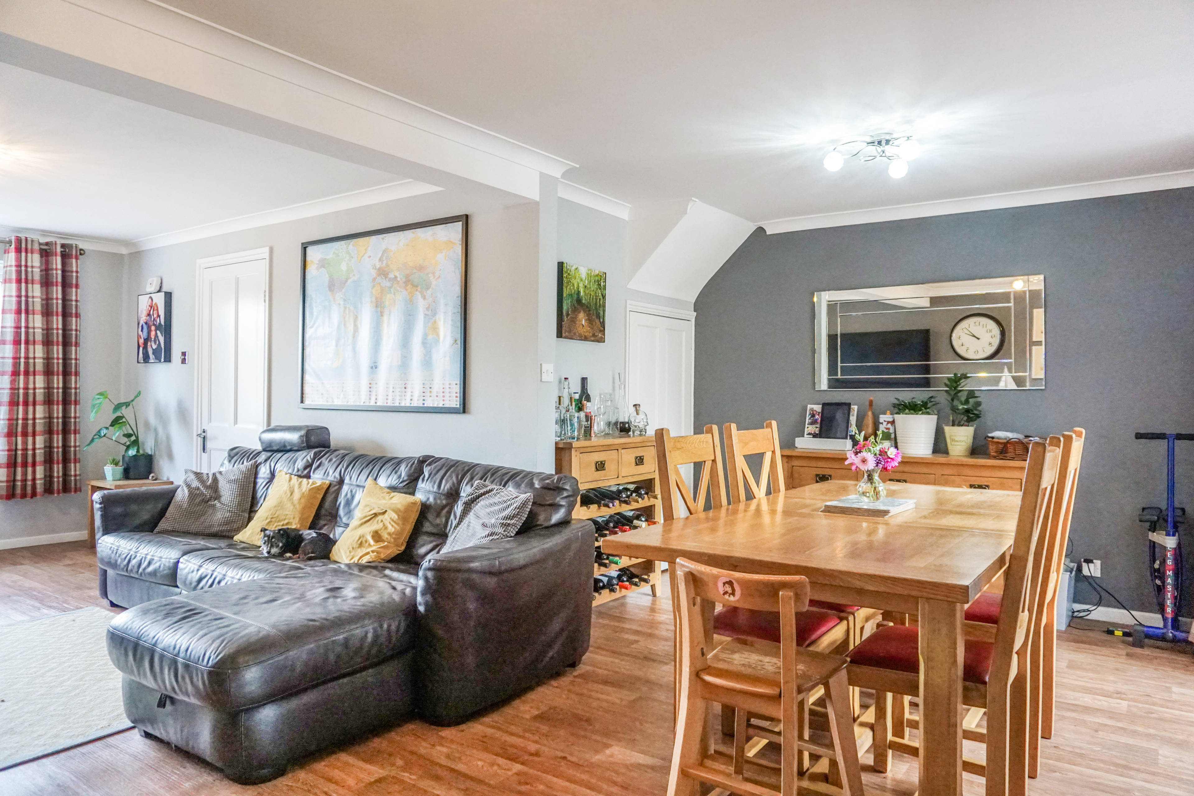 Lounge/Dining Room