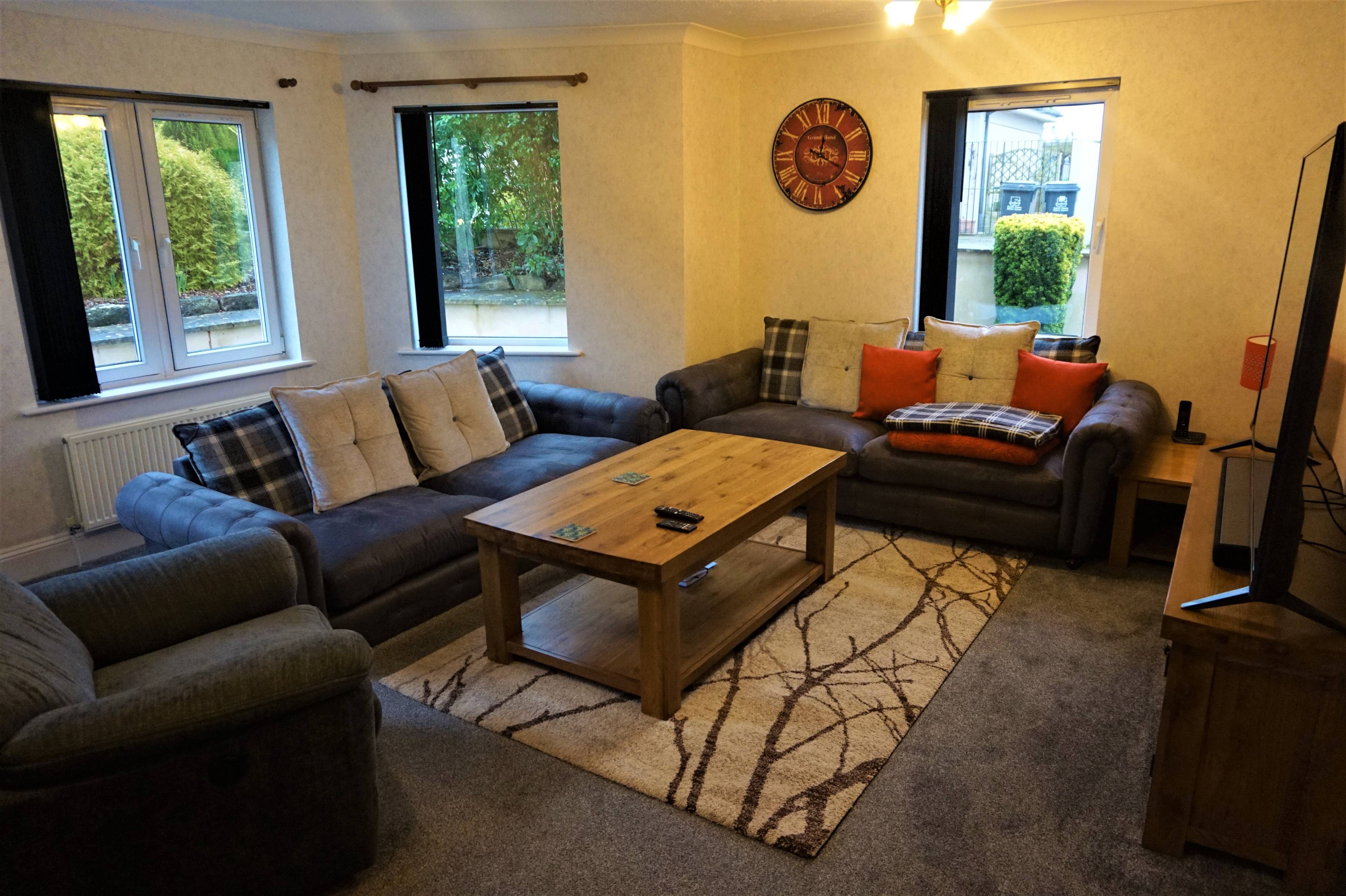 Lounge/Dining Room
