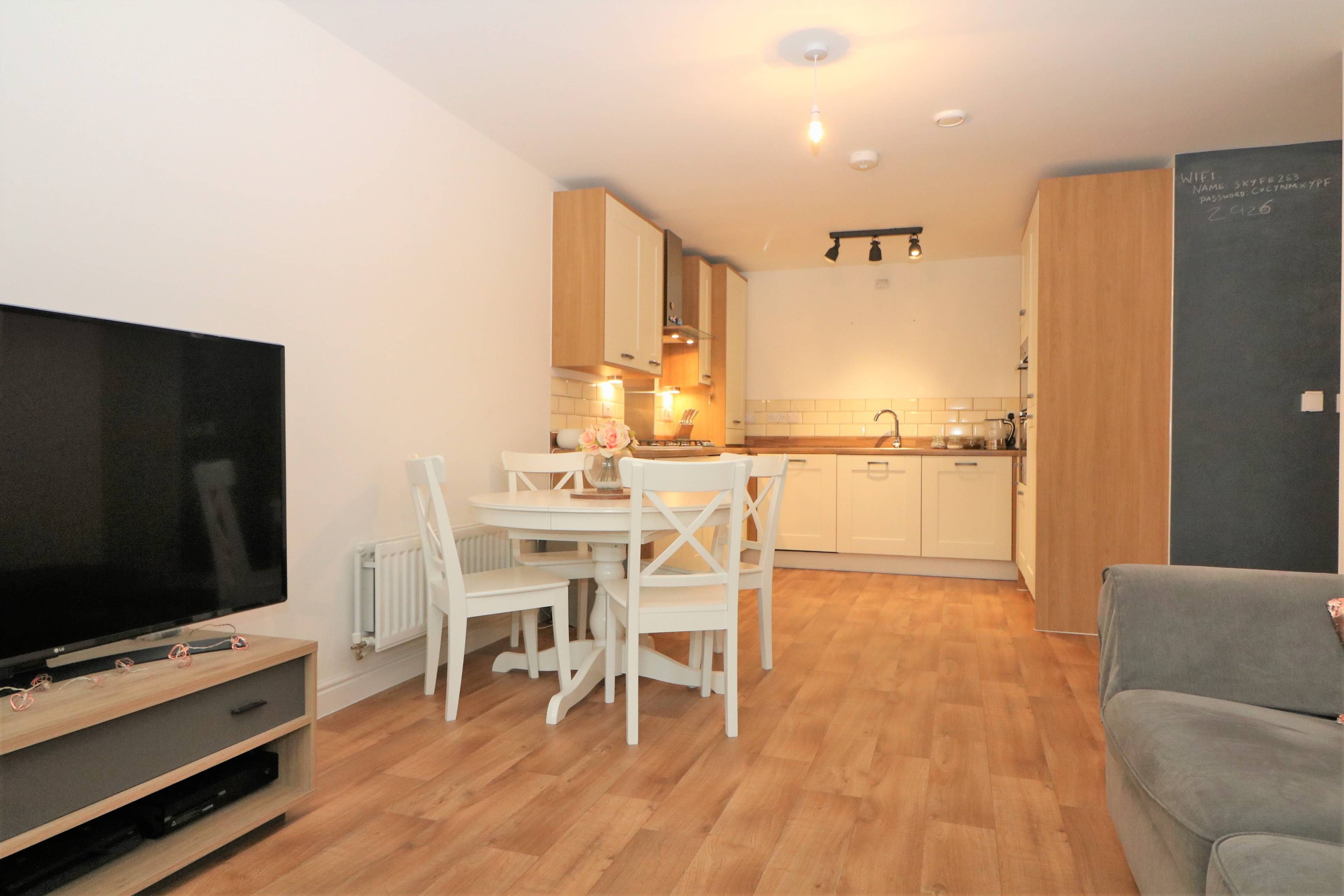 Lounge/Dining Room