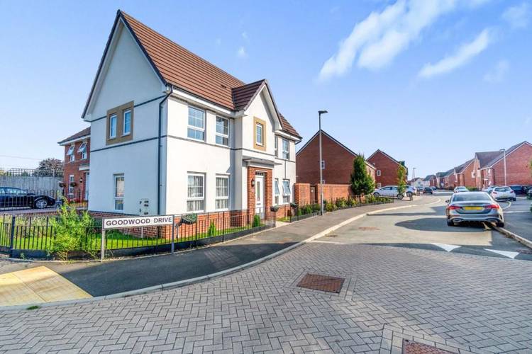 3 bedroom detached house