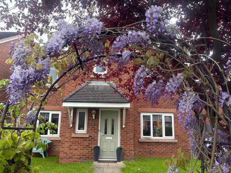 4 bedroom detached house