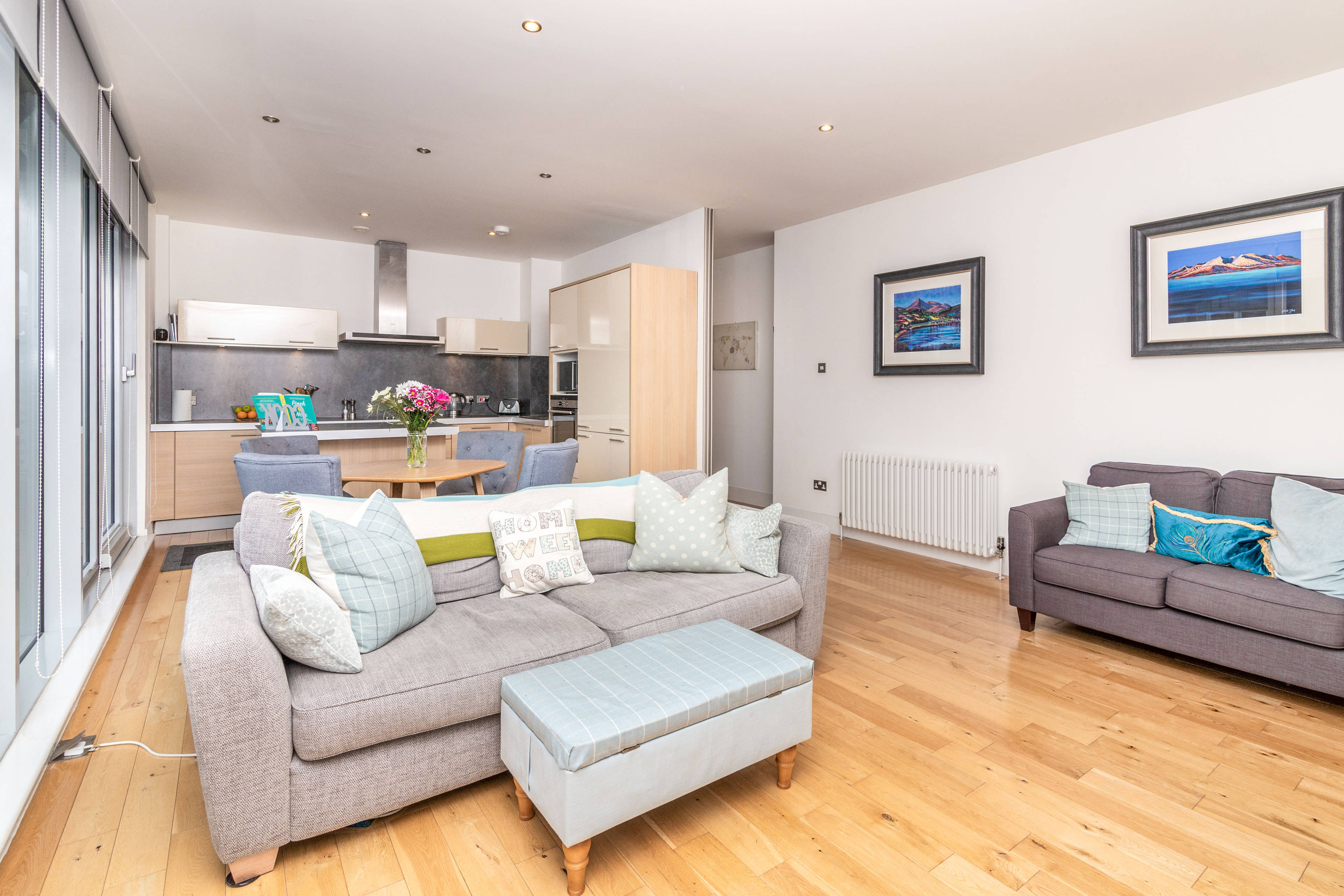 Lounge / Kitchen