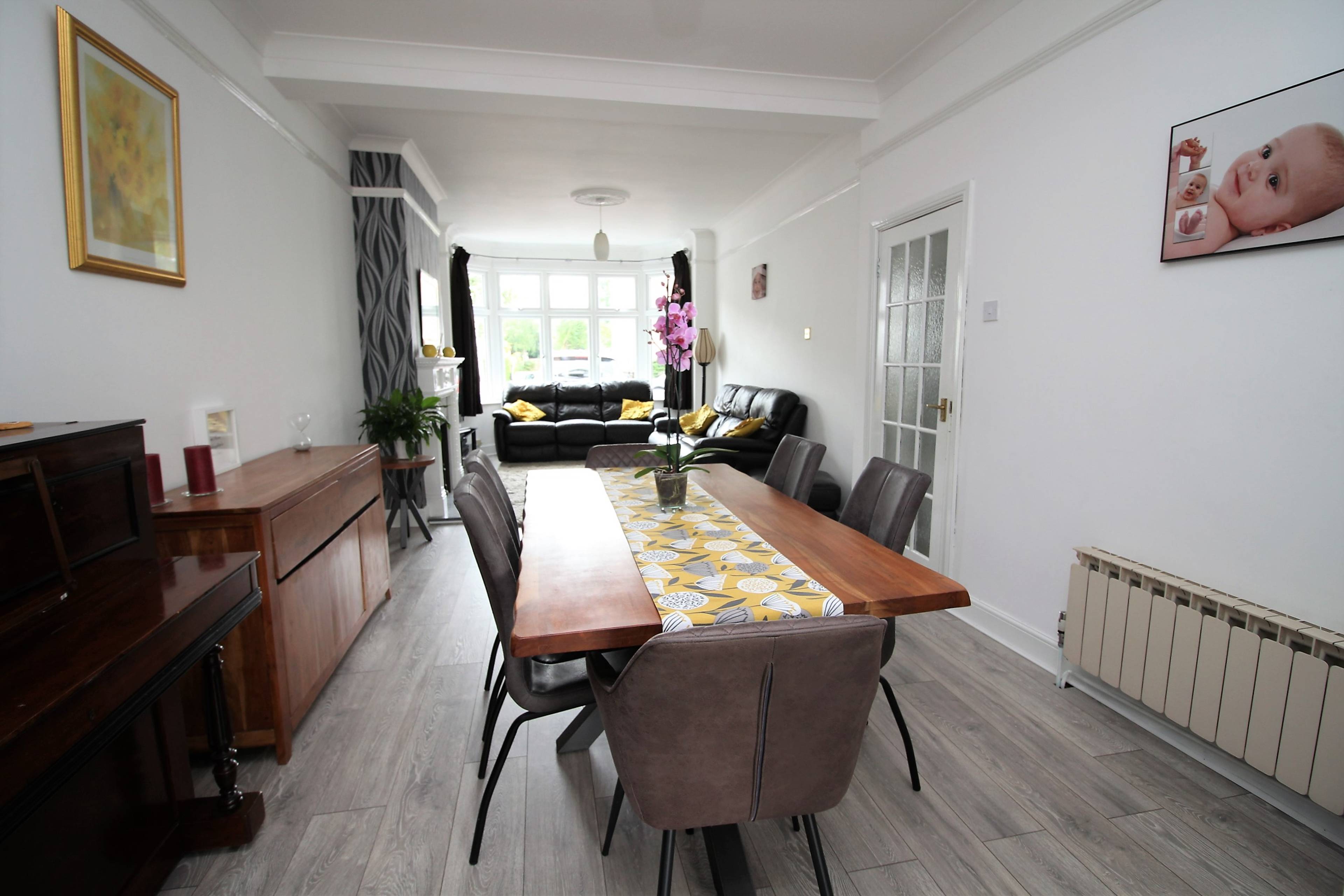 Lounge/Dining Room