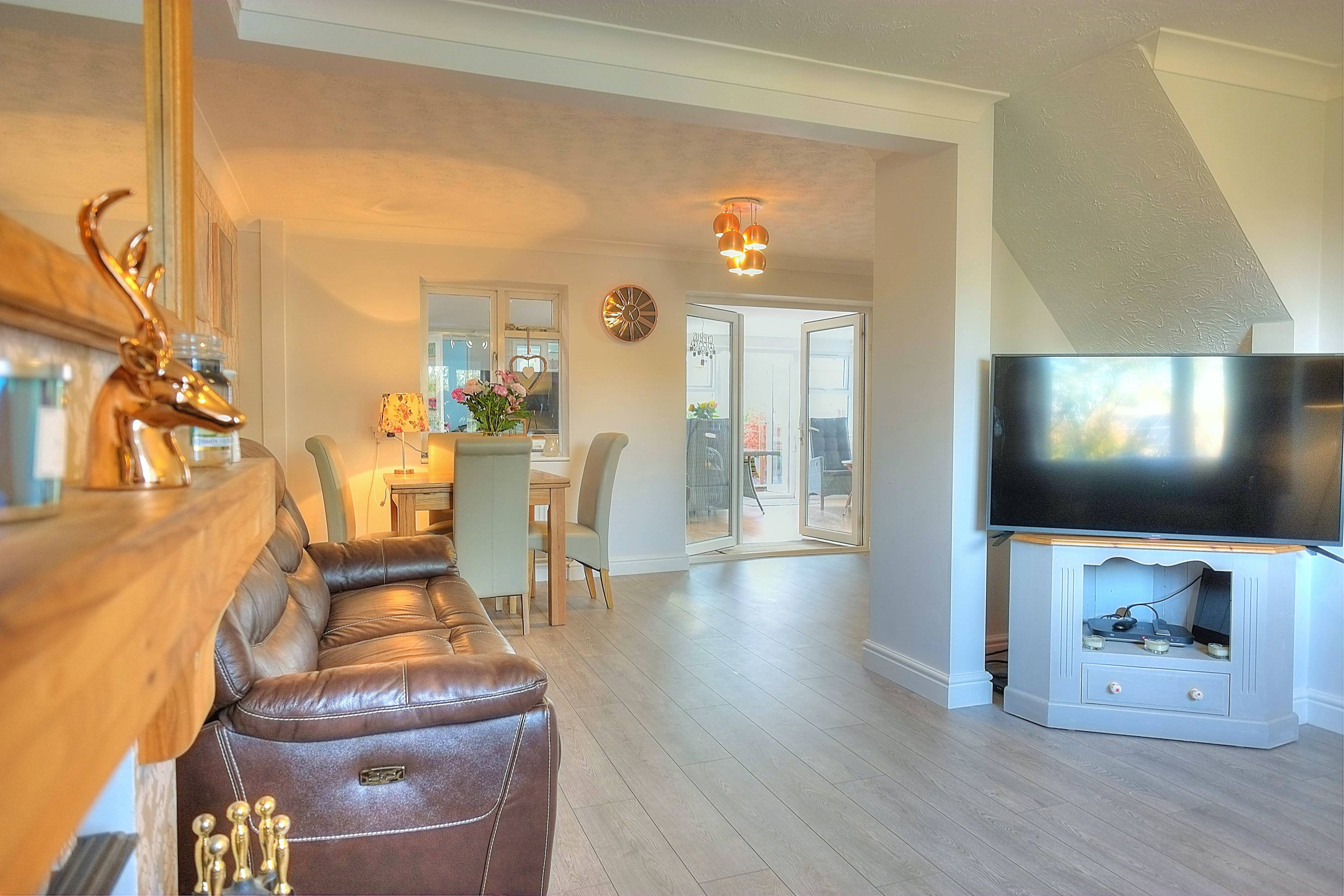 Lounge/Dining Room