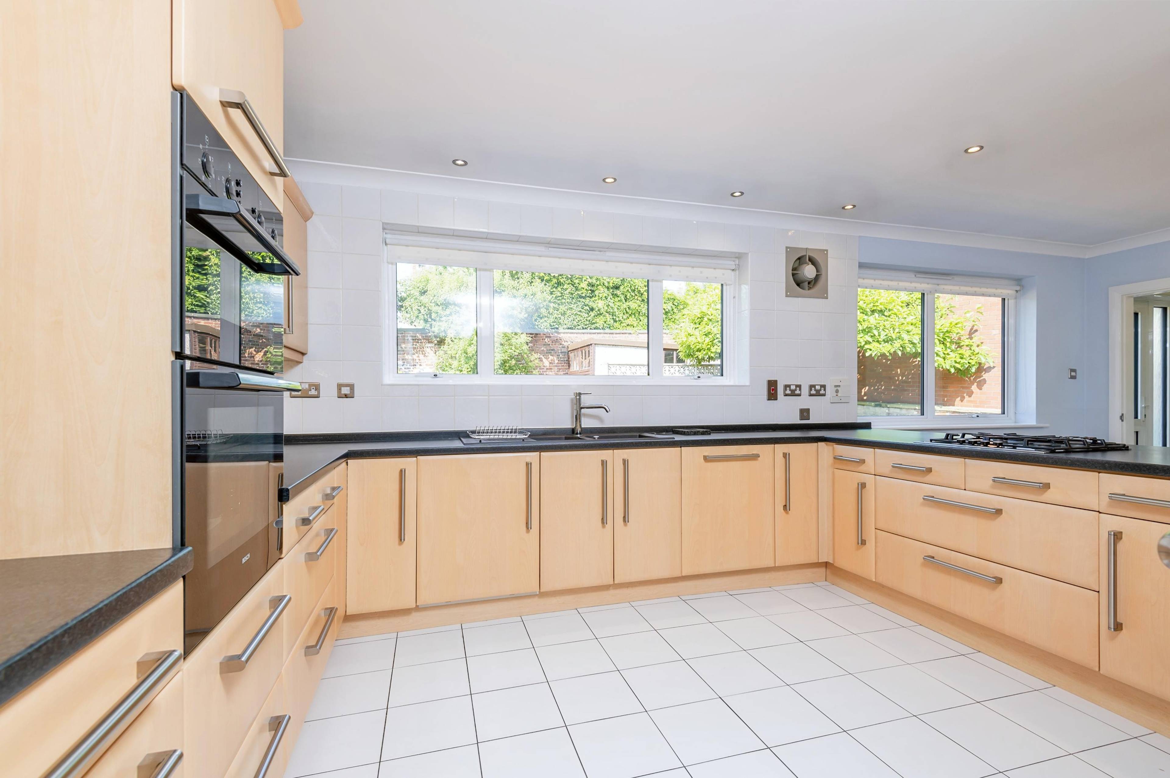 Kitchen/Breakfast