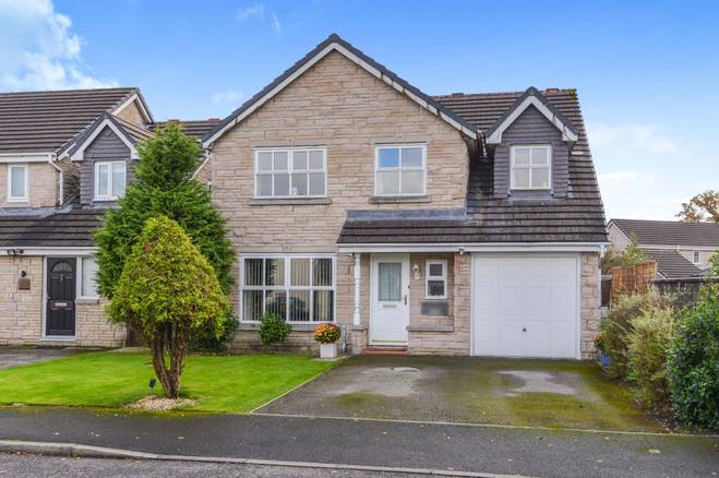 5 bedroom detached house for sale in Laurel Gardens, Kendal, LA9 6FE