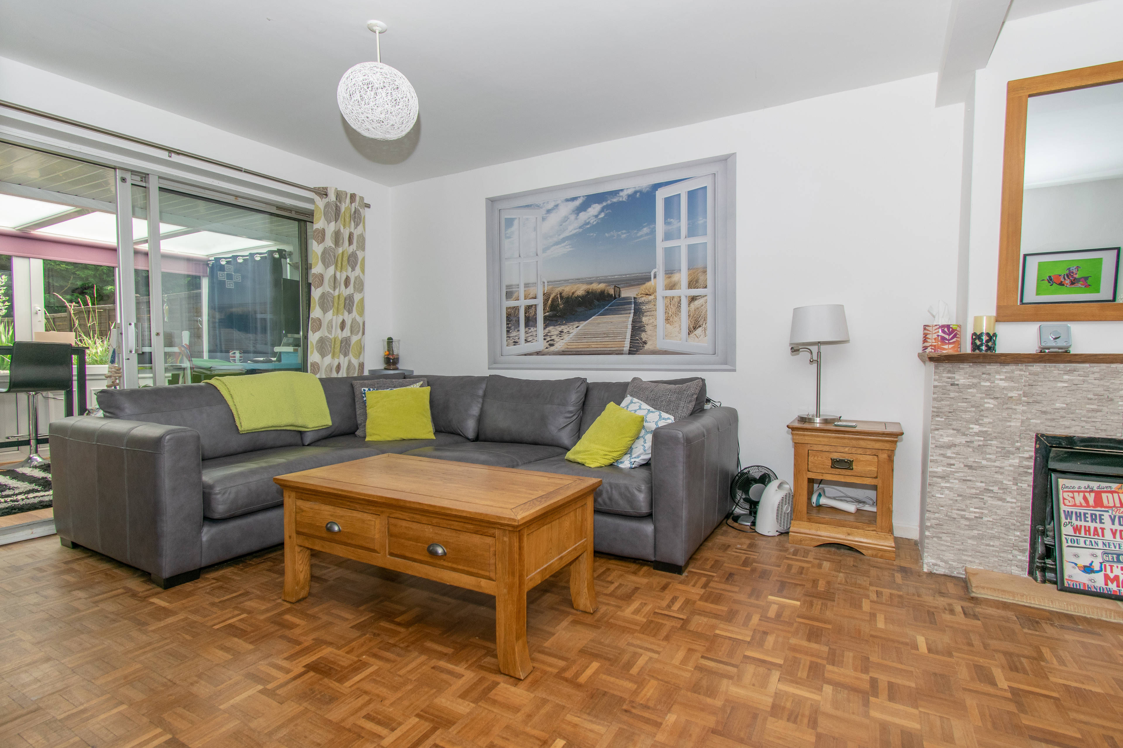 Lounge/Dining Room
