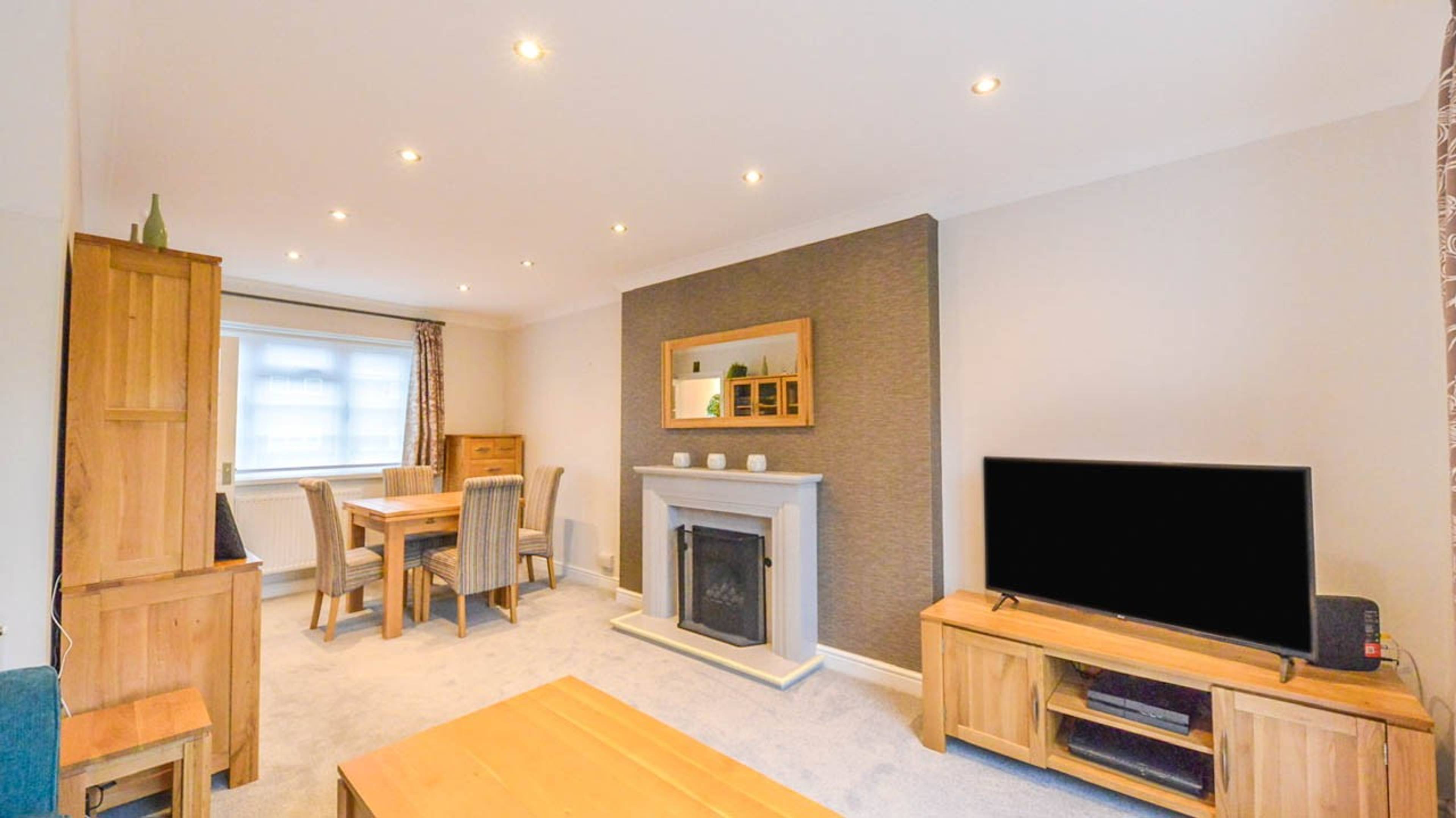 Lounge/Dining Room