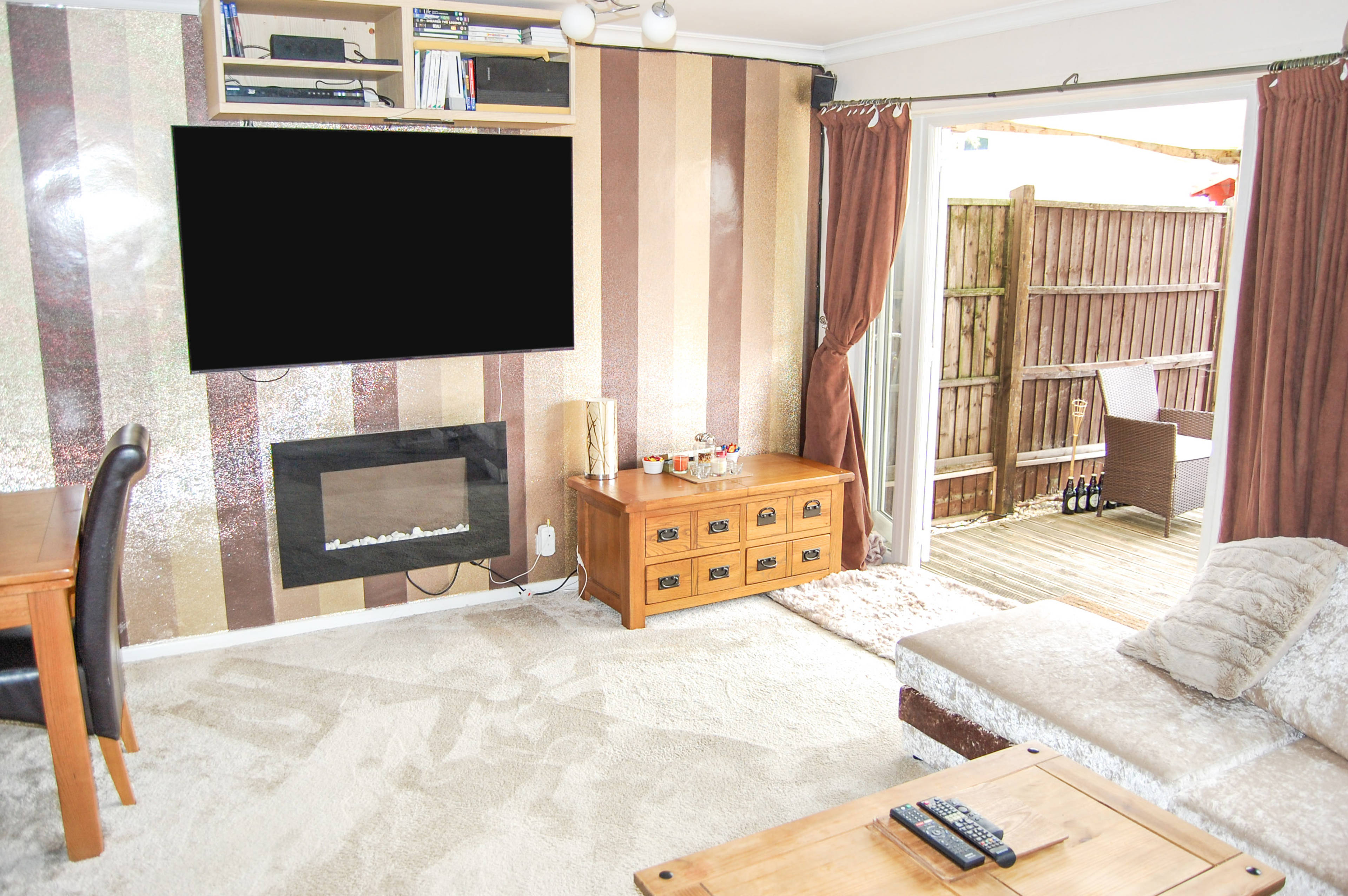 Lounge/Dining Room