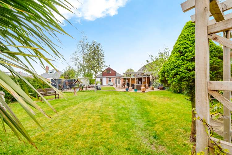 3 bedroom detached bungalow